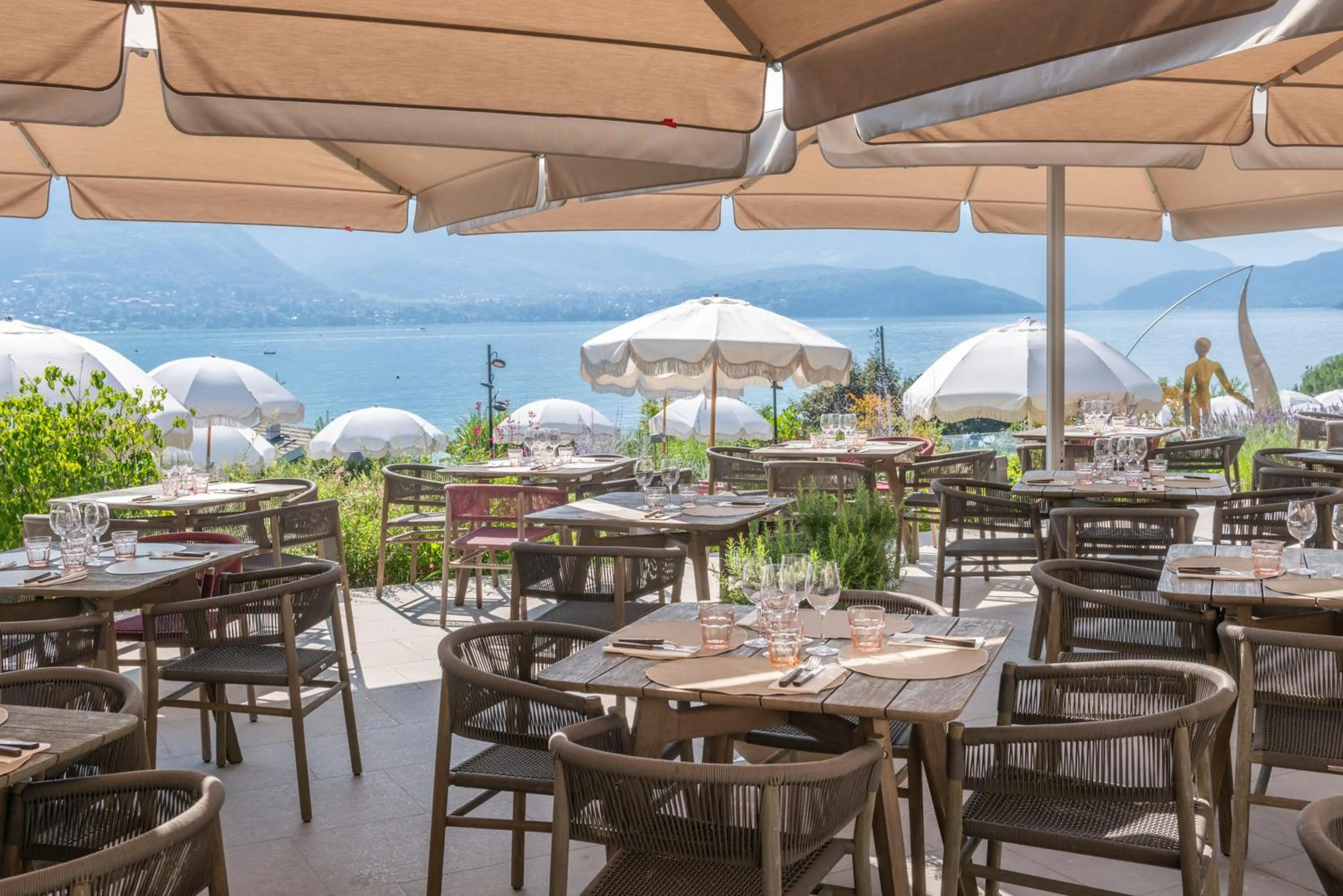 Restaurant/places to eat in Hôtel Beauregard, The Originals Relais