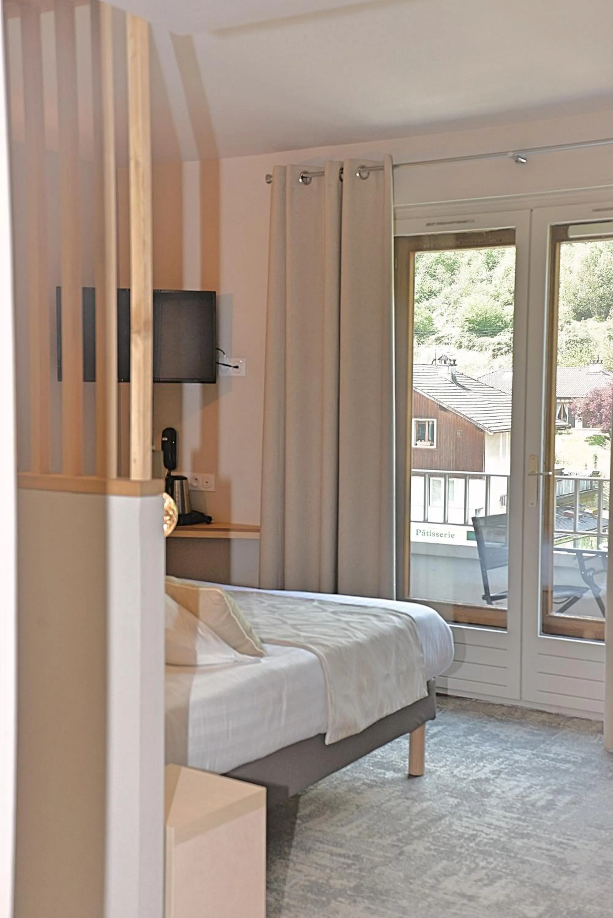 Photo of the whole room, Bed in Hôtel Beauregard, The Originals Relais