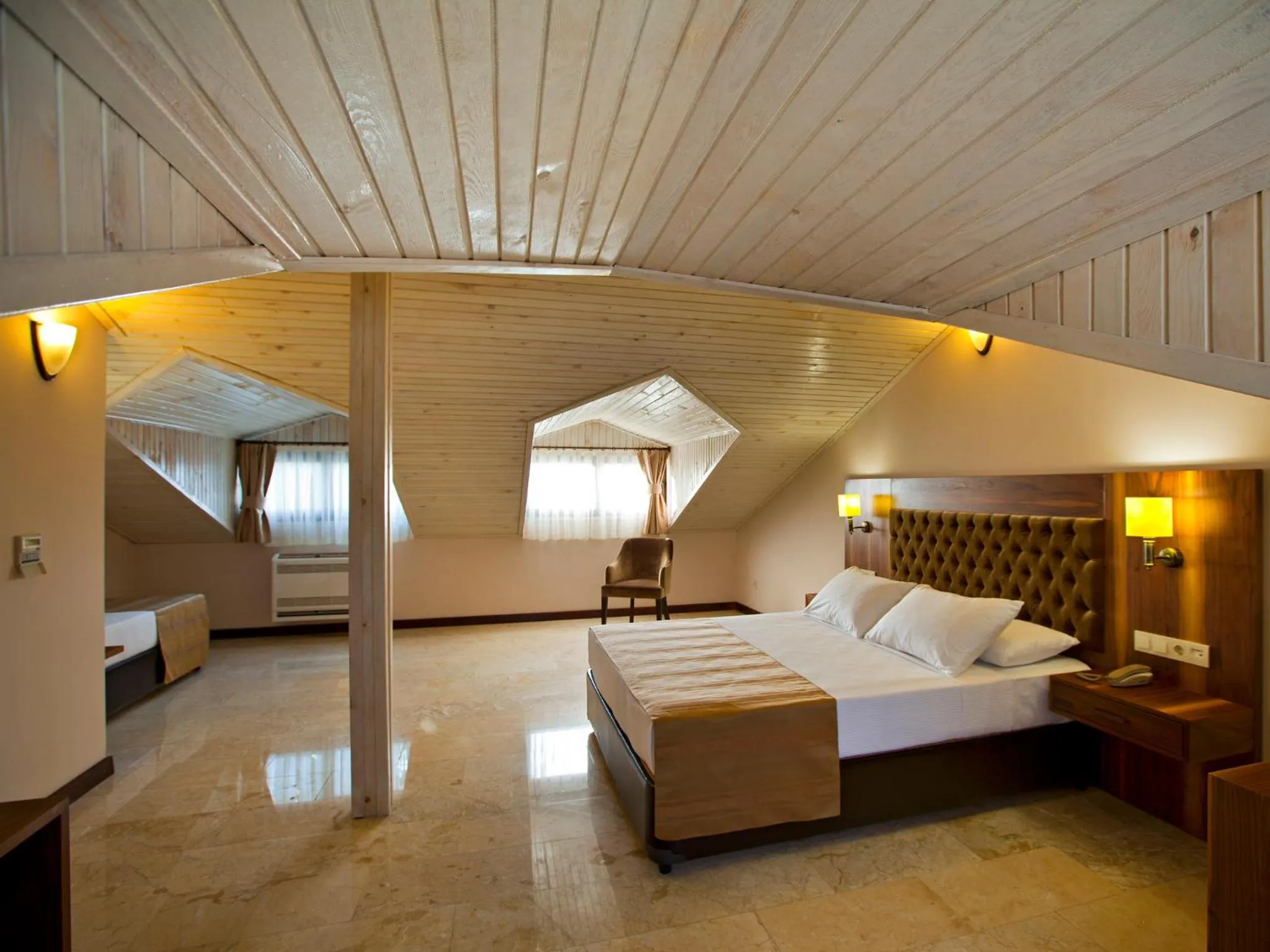 Photo of the whole room in Montana Hotel