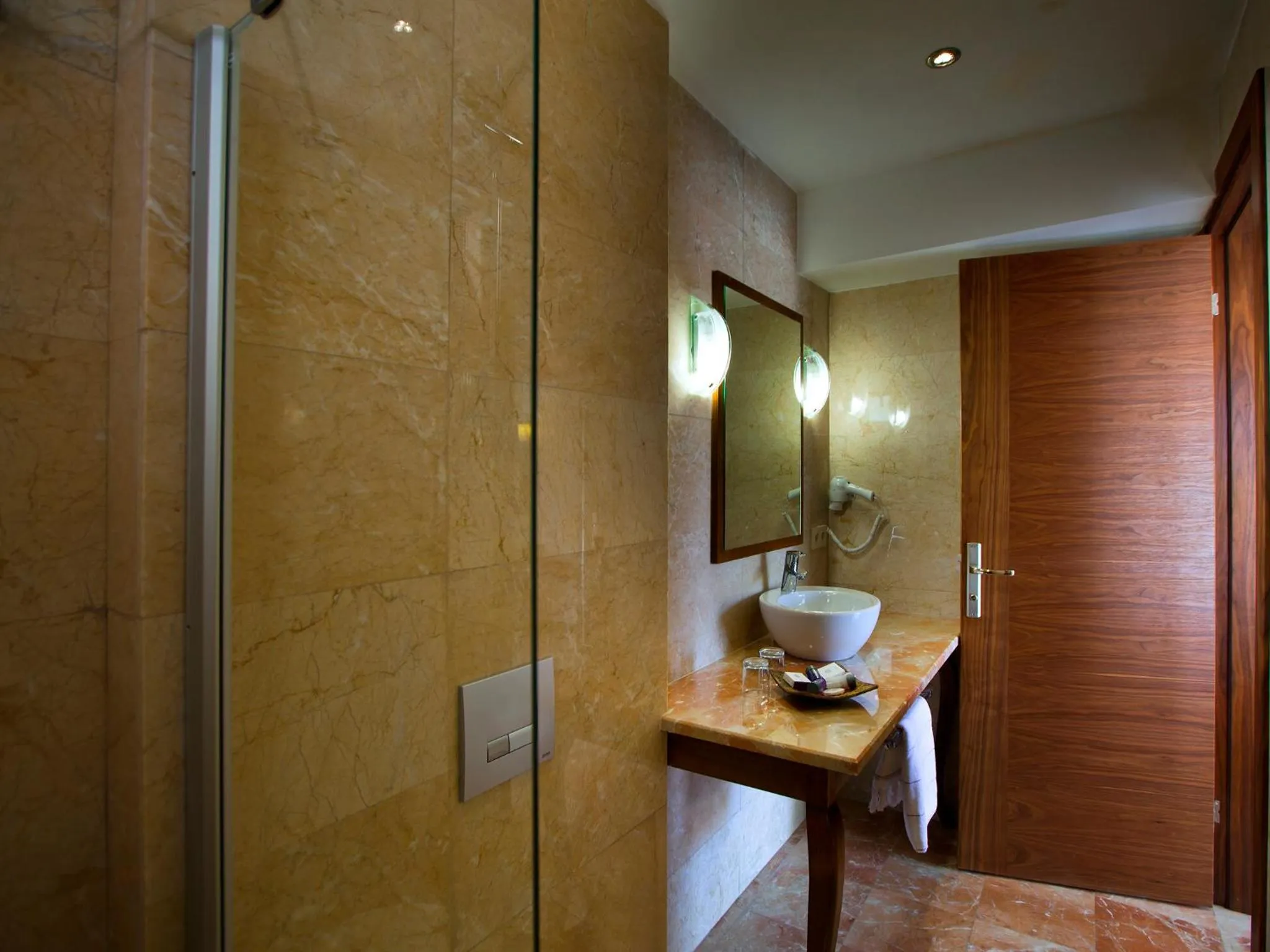 Shower in Montana Hotel