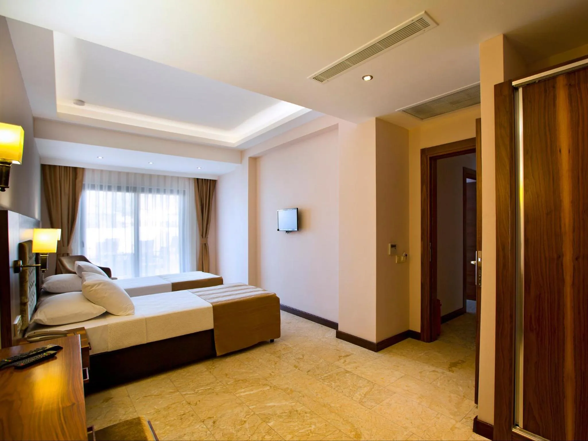 Photo of the whole room in Montana Hotel