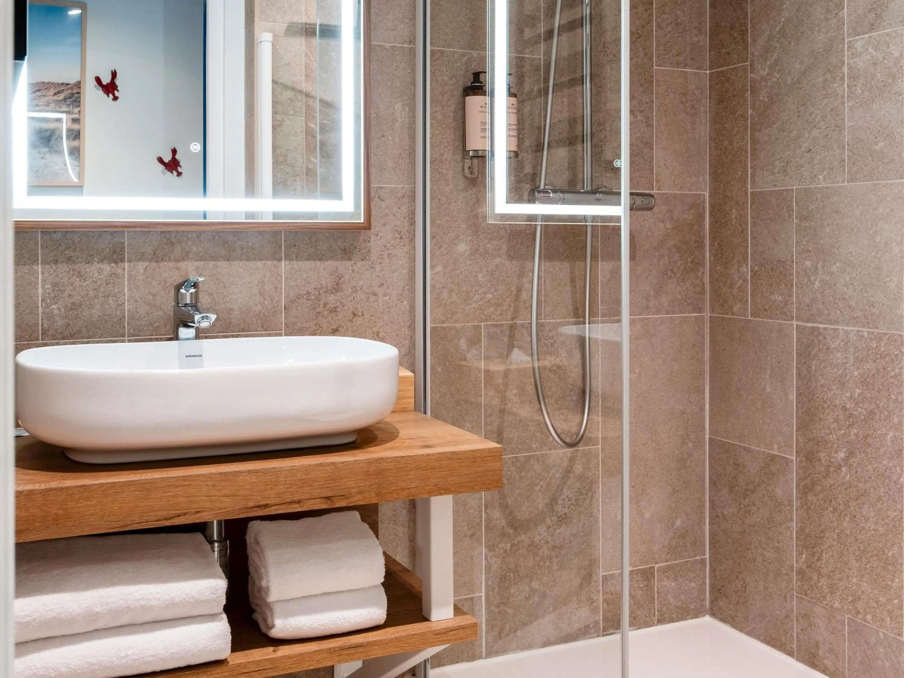 Bedroom in Mercure Quiberon Hotel