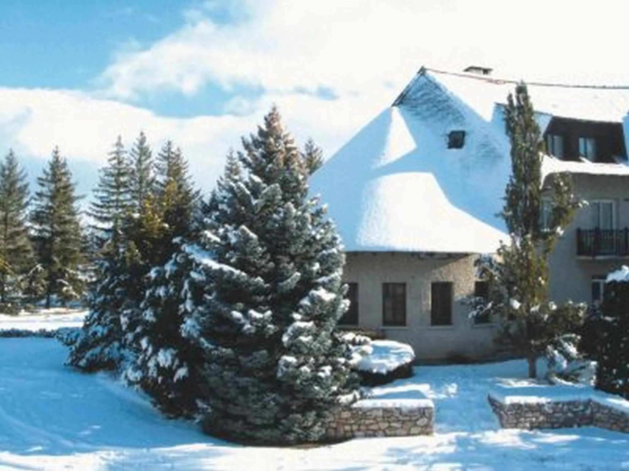 Facade/entrance in Hôtel & Spa Les Bartavelles