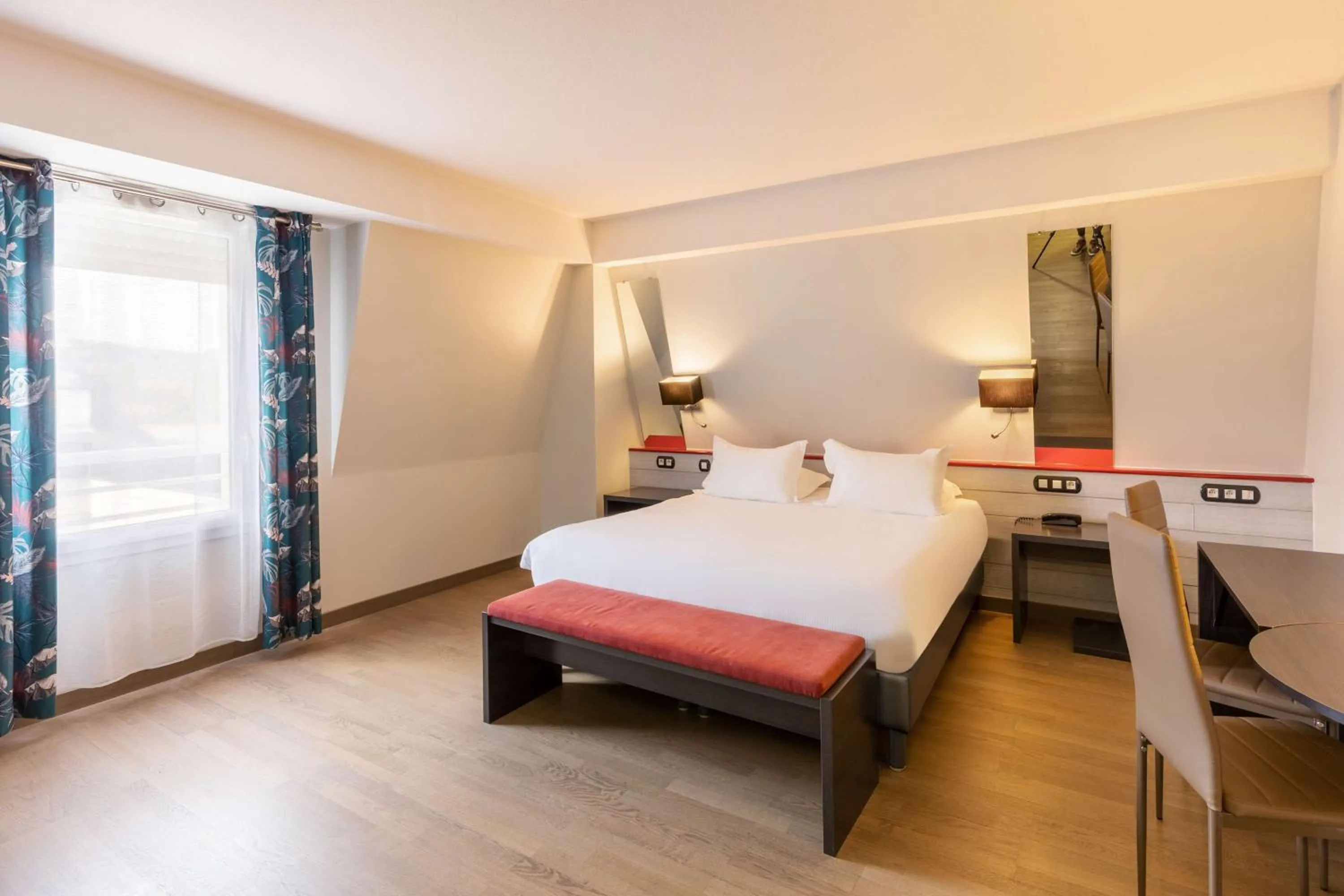 Bedroom, Bed in Best Western Hotel & SPA Pau Lescar Aeroport