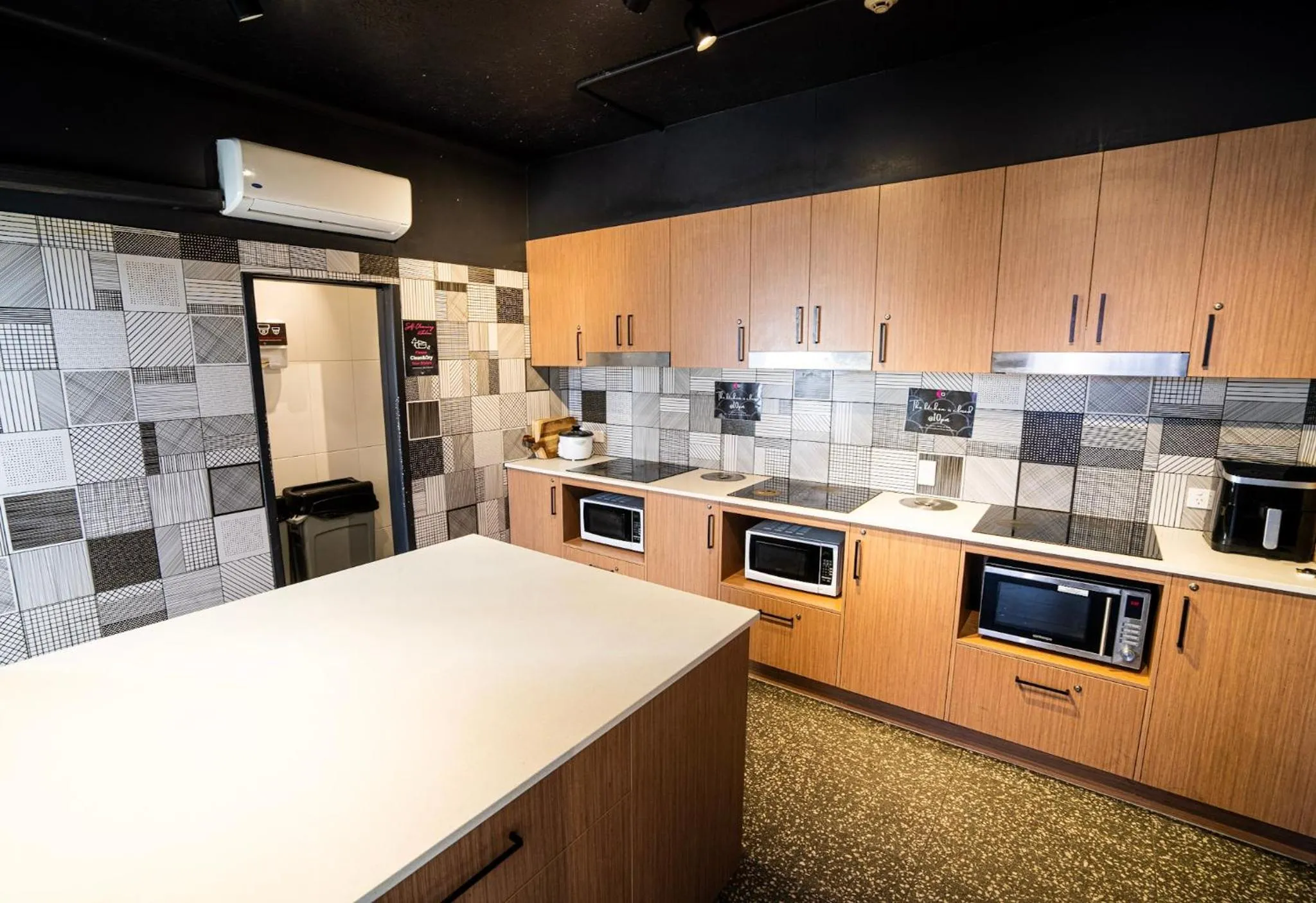 microwave in Brisbane Quarters