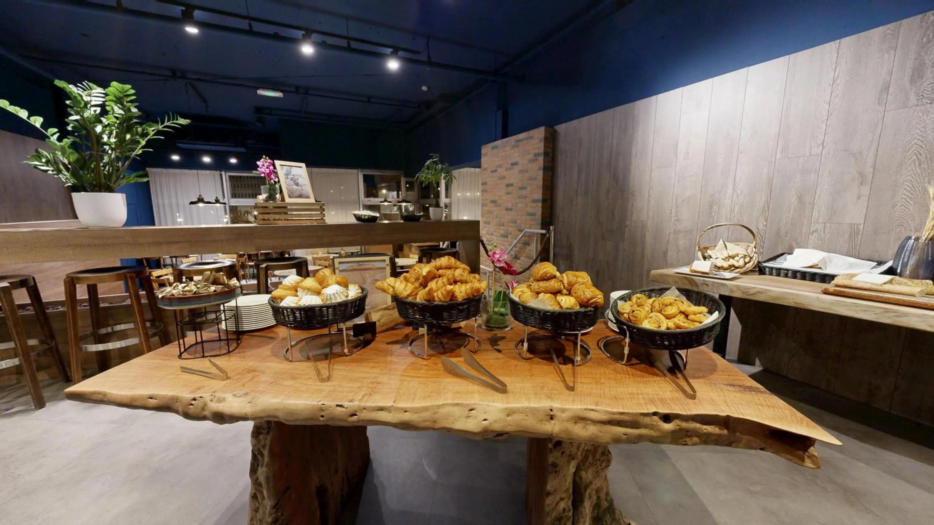 Breakfast in Radisson Hotel Nice Airport