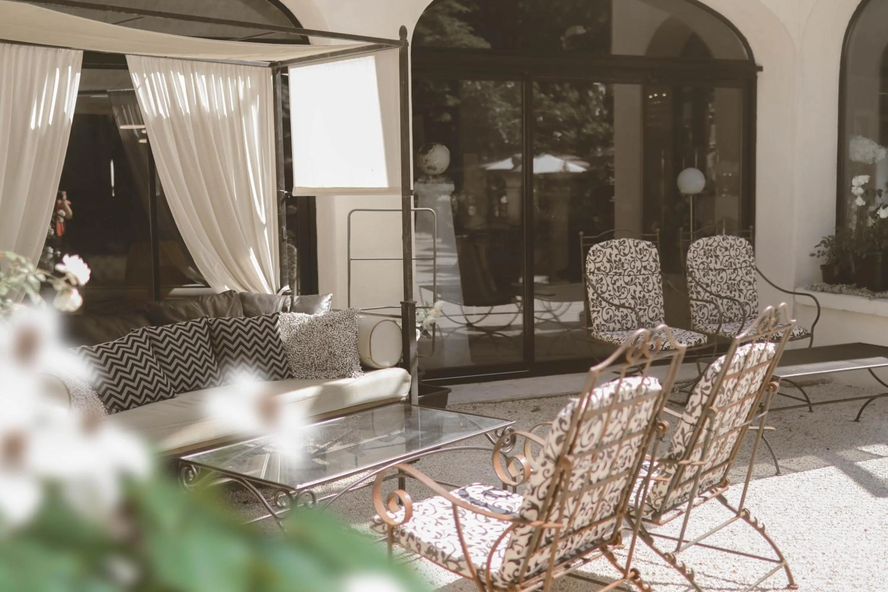 Patio in Logis Hôtel Restaurant du Parc