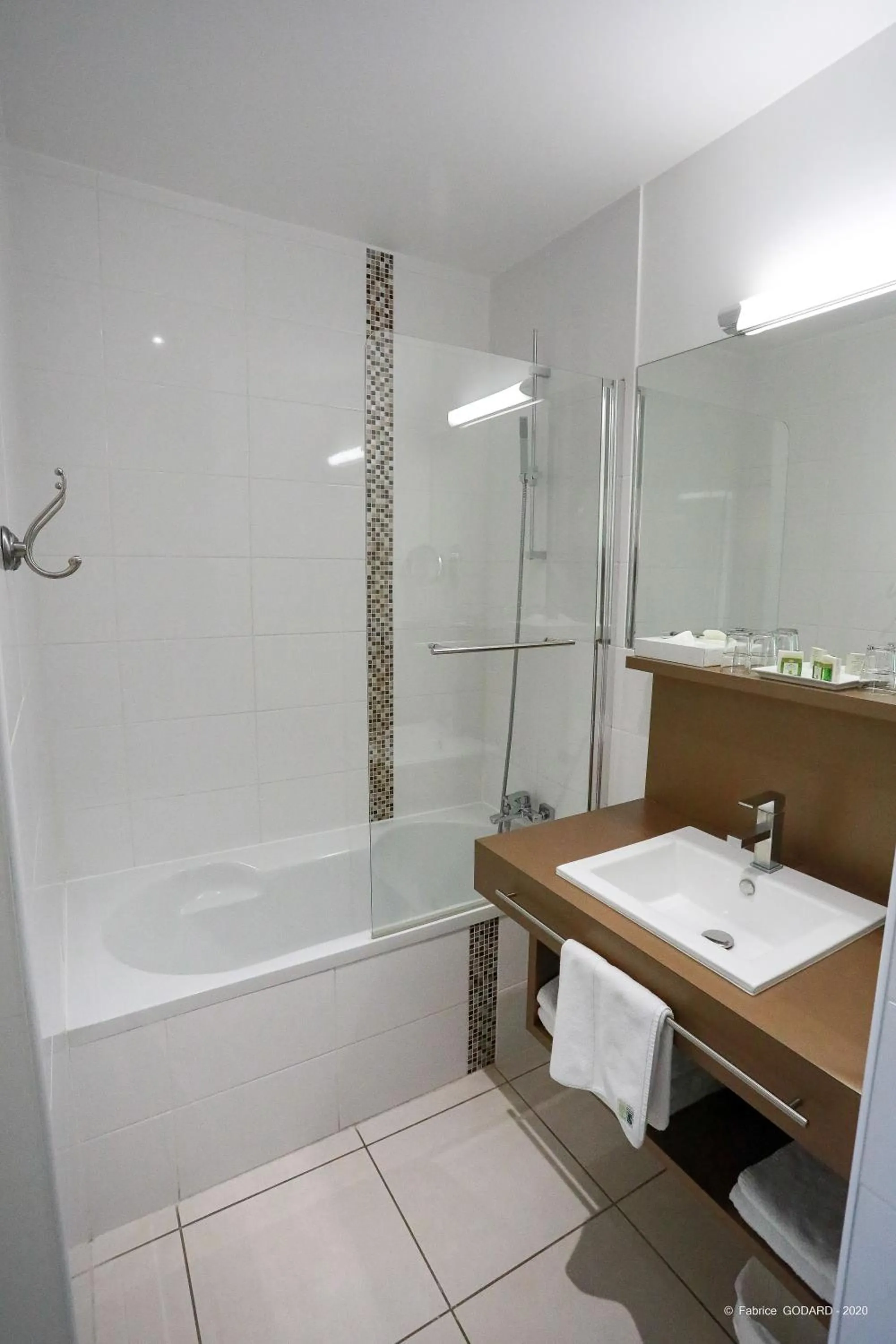 Bathroom in Logis Hôtel Restaurant du Parc