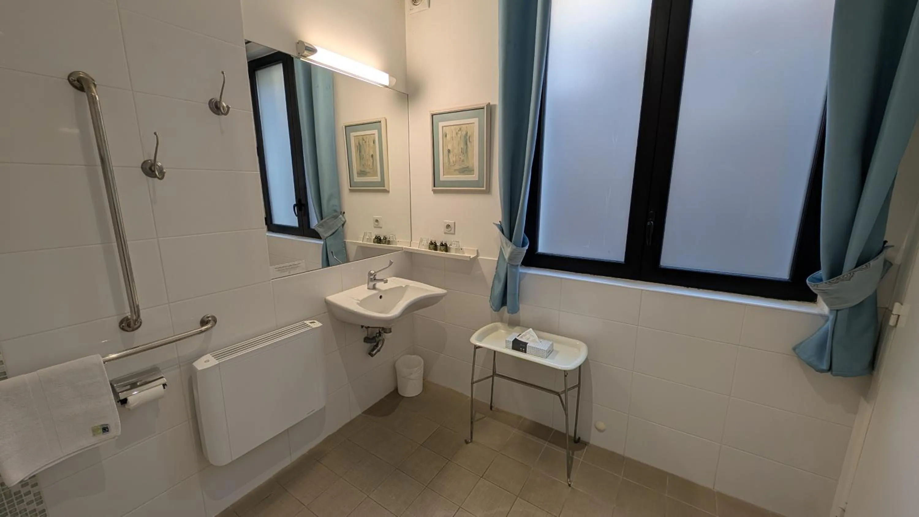 Bathroom in Logis Hôtel Restaurant du Parc