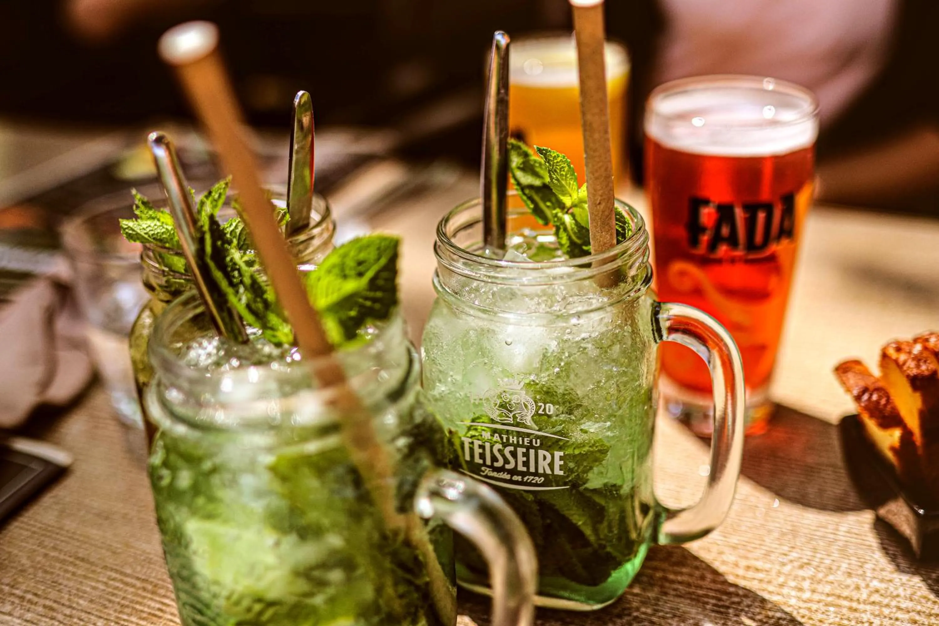 Lounge or bar in Logis Hôtel Restaurant du Parc