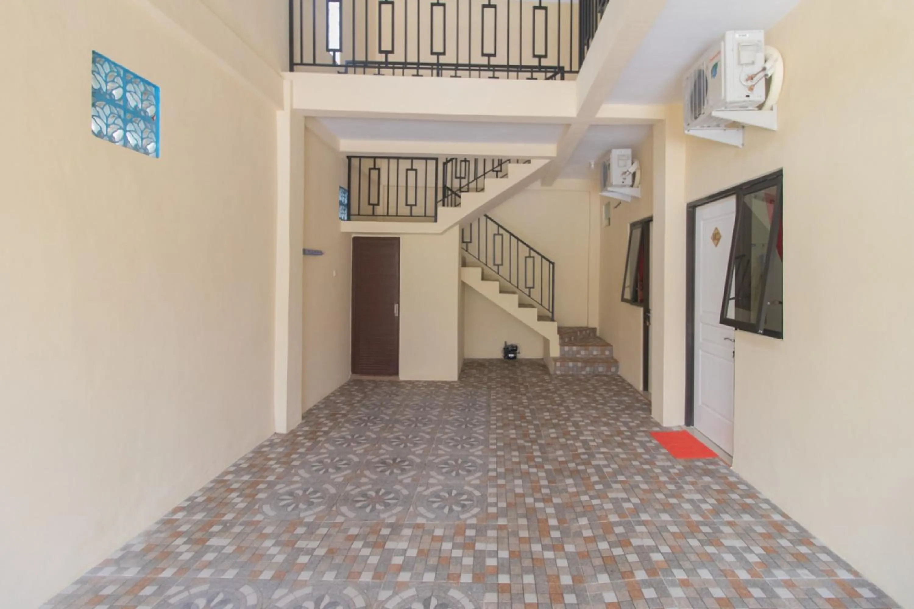 Facade/entrance in RedDoorz Syariah near Politeknik Negeri Madiun