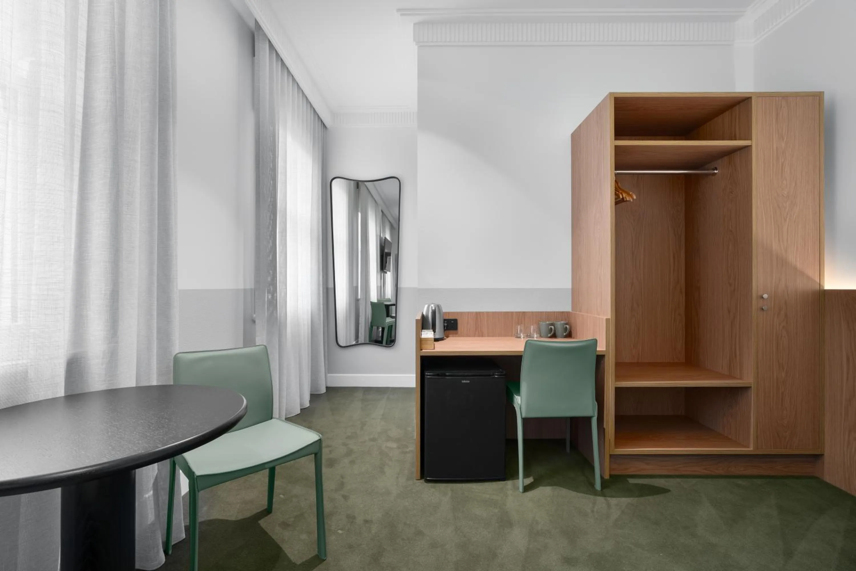 Restaurant/places to eat in Royal Hotel Orange