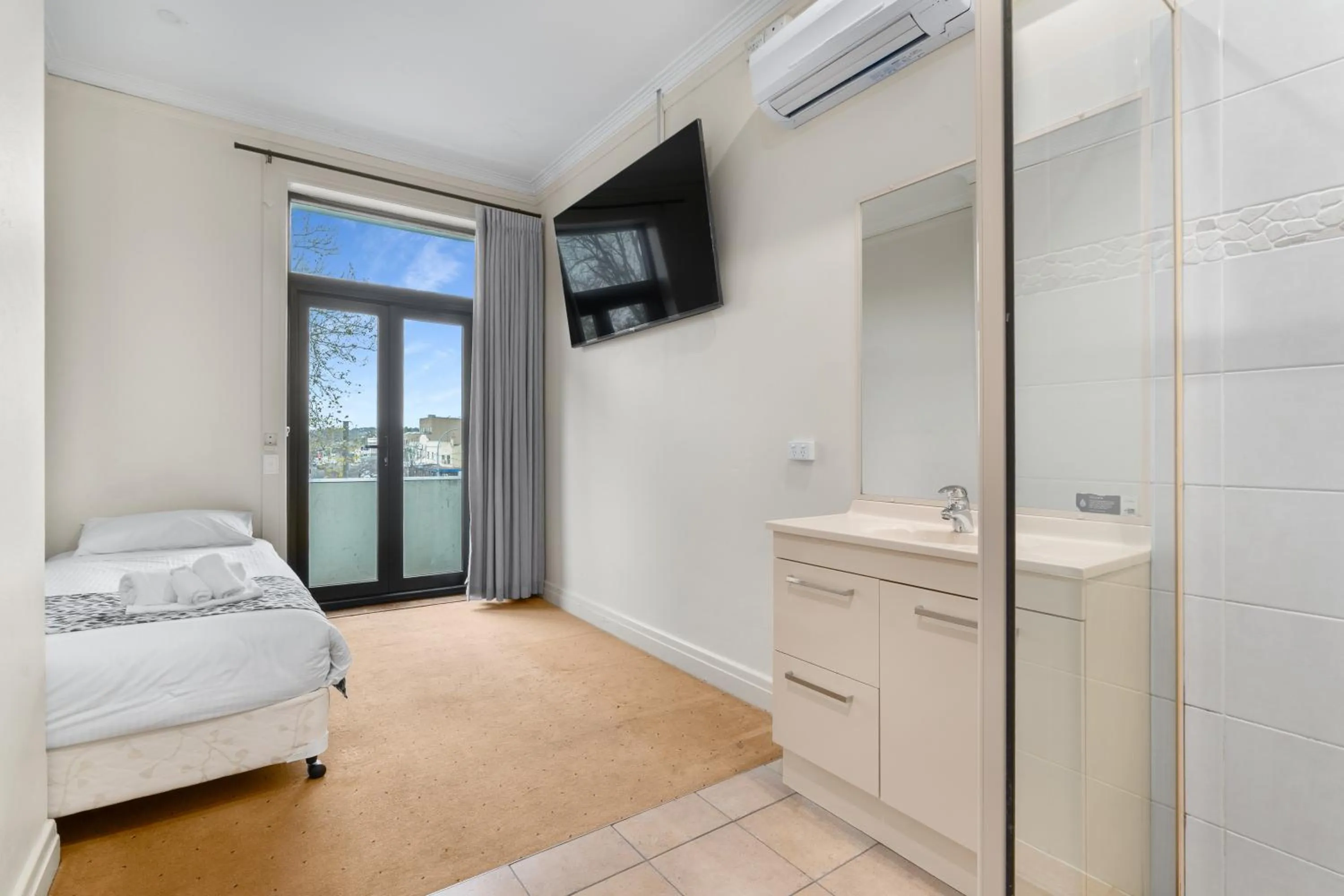 Bed in Royal Hotel Orange