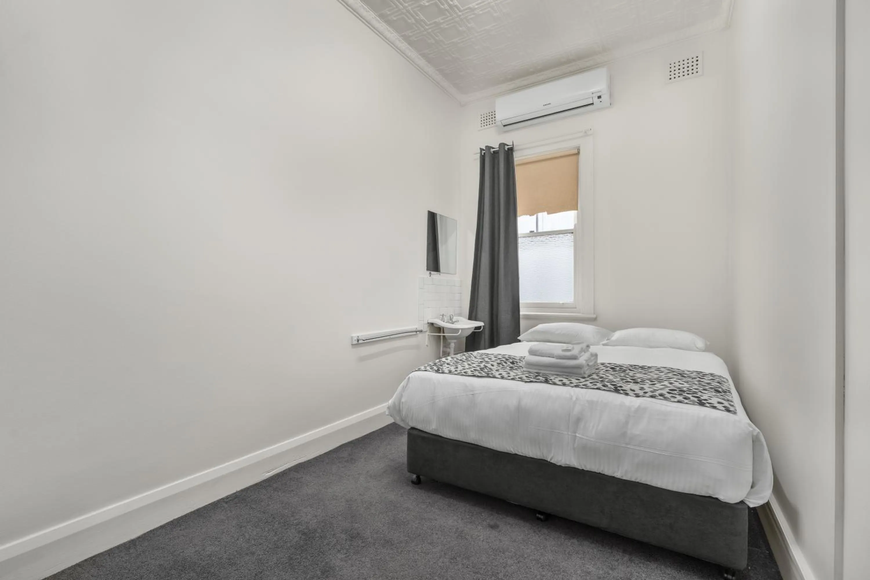 Bed in Royal Hotel Orange