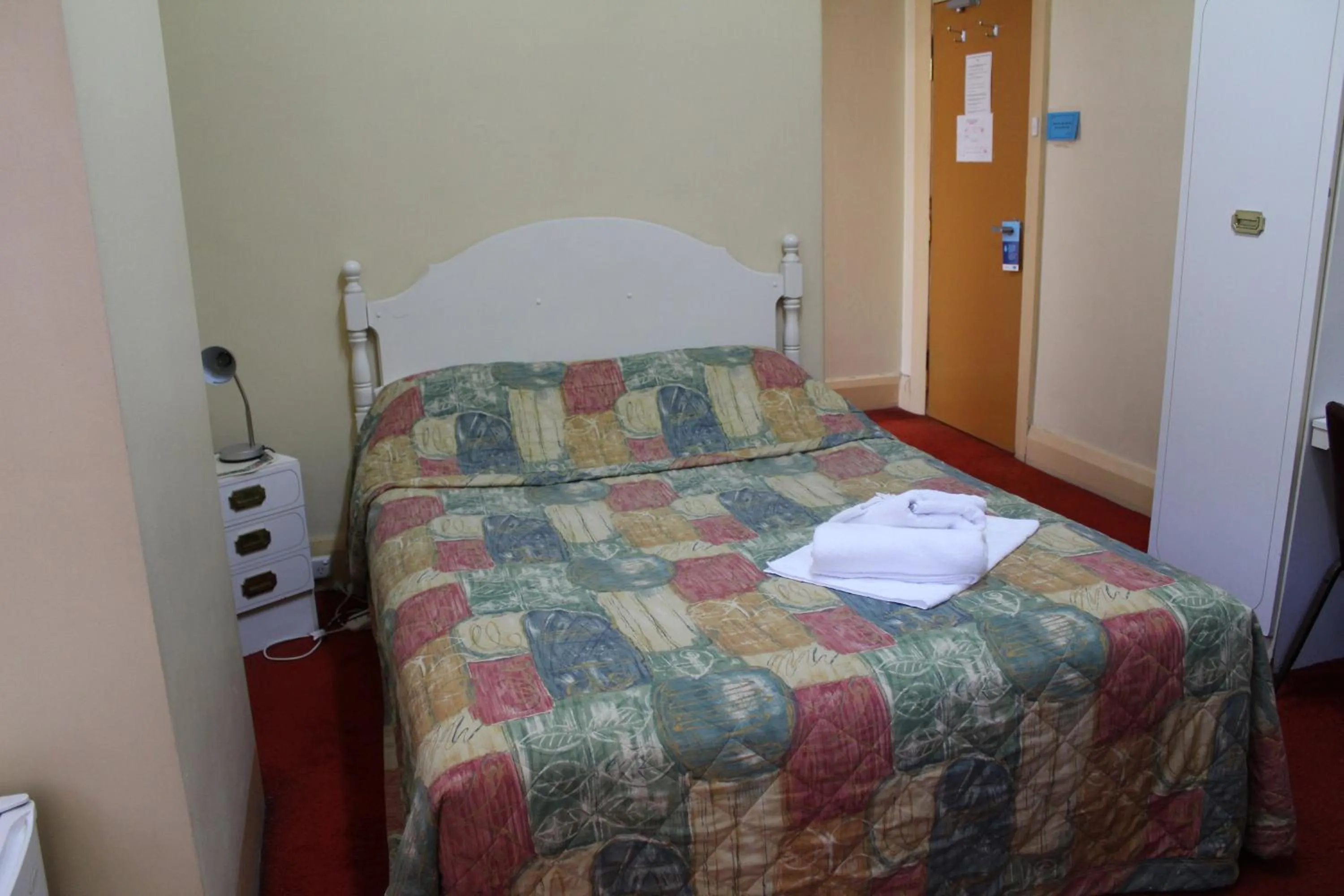 Double Room with Private Bathroom in Royal Hotel Orange