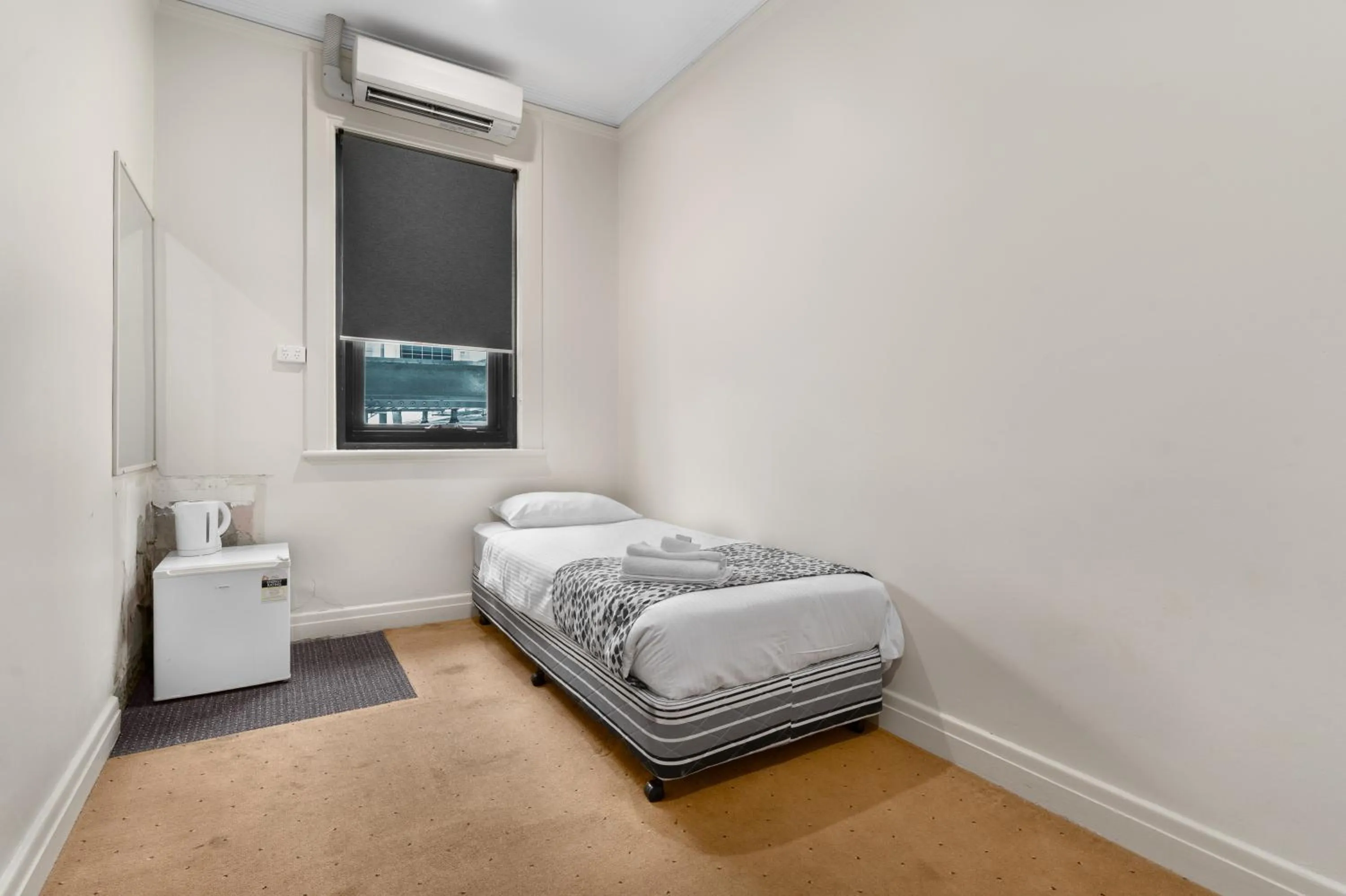 Bed in Royal Hotel Orange