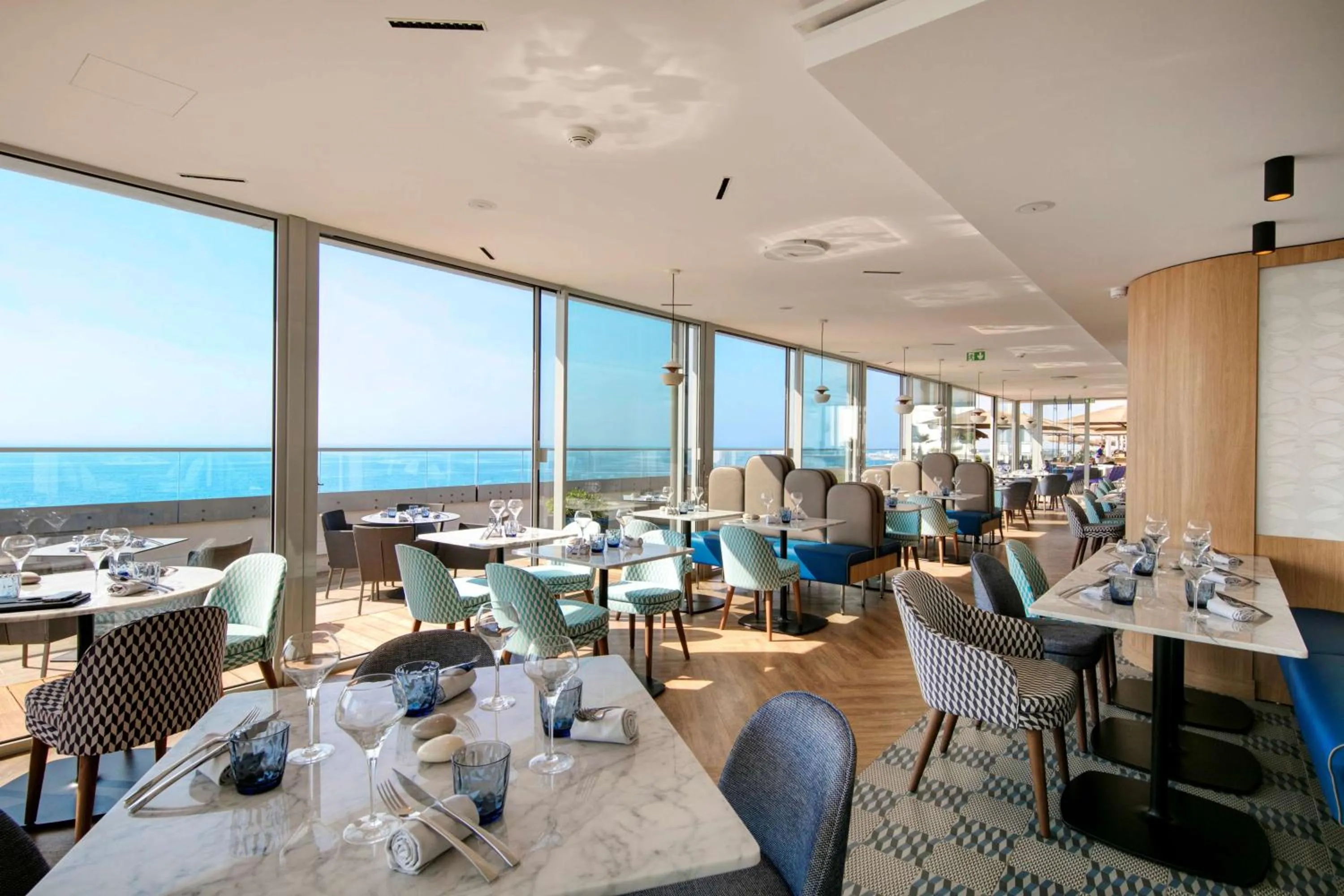 Restaurant/places to eat in Radisson Blu Hotel Nice