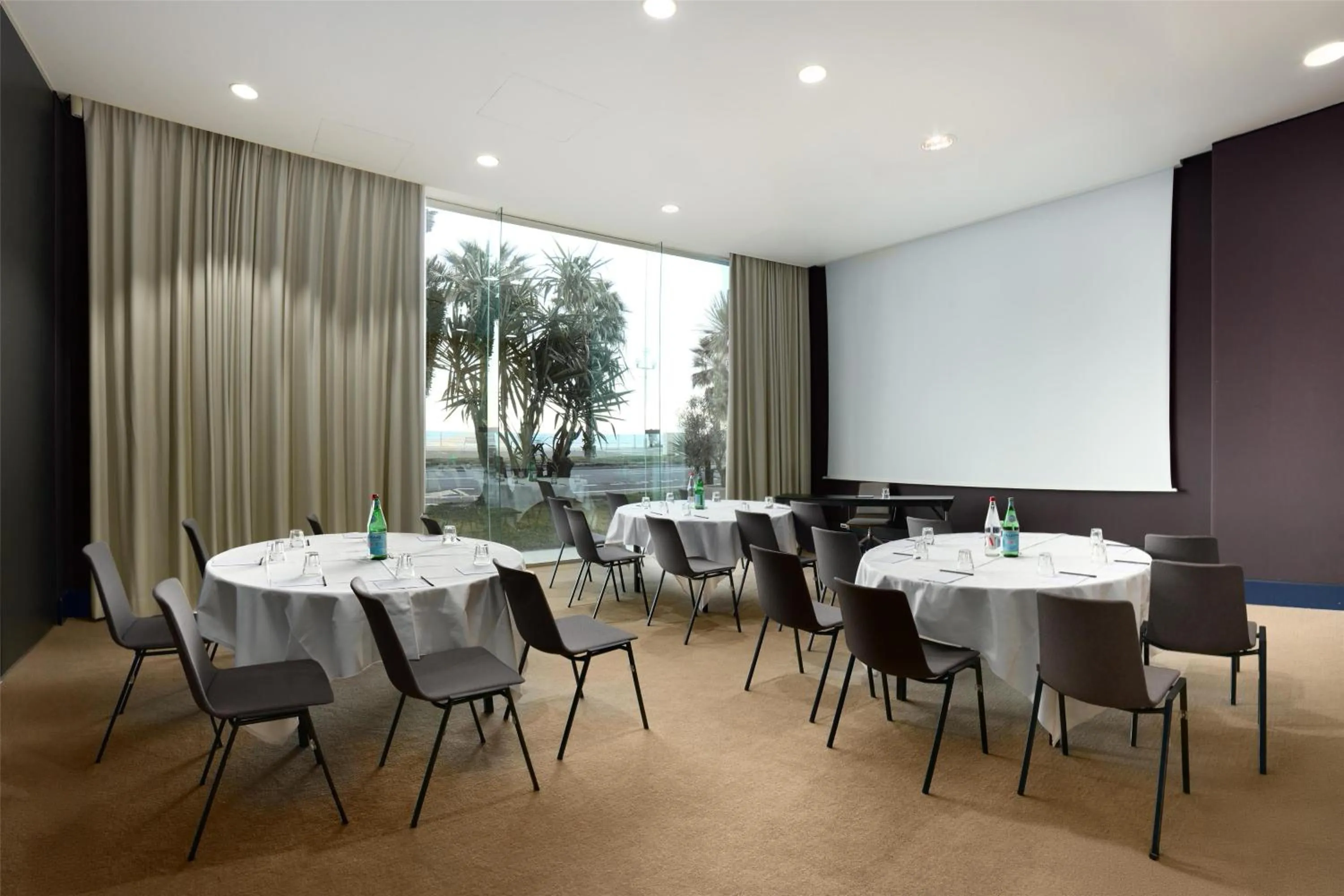 Meeting/conference room in Radisson Blu Hotel Nice