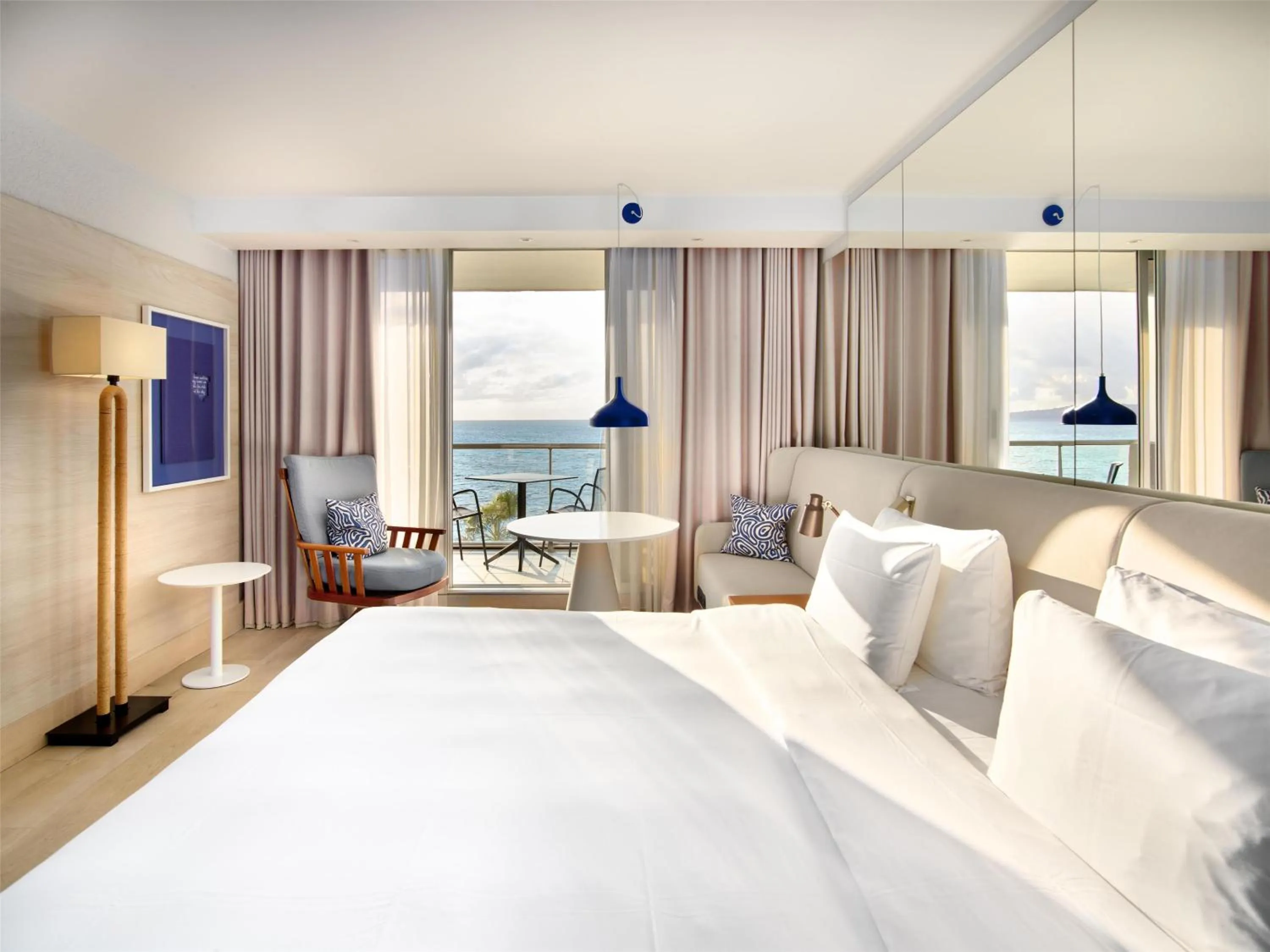 Bedroom, Bed in Radisson Blu Hotel Nice