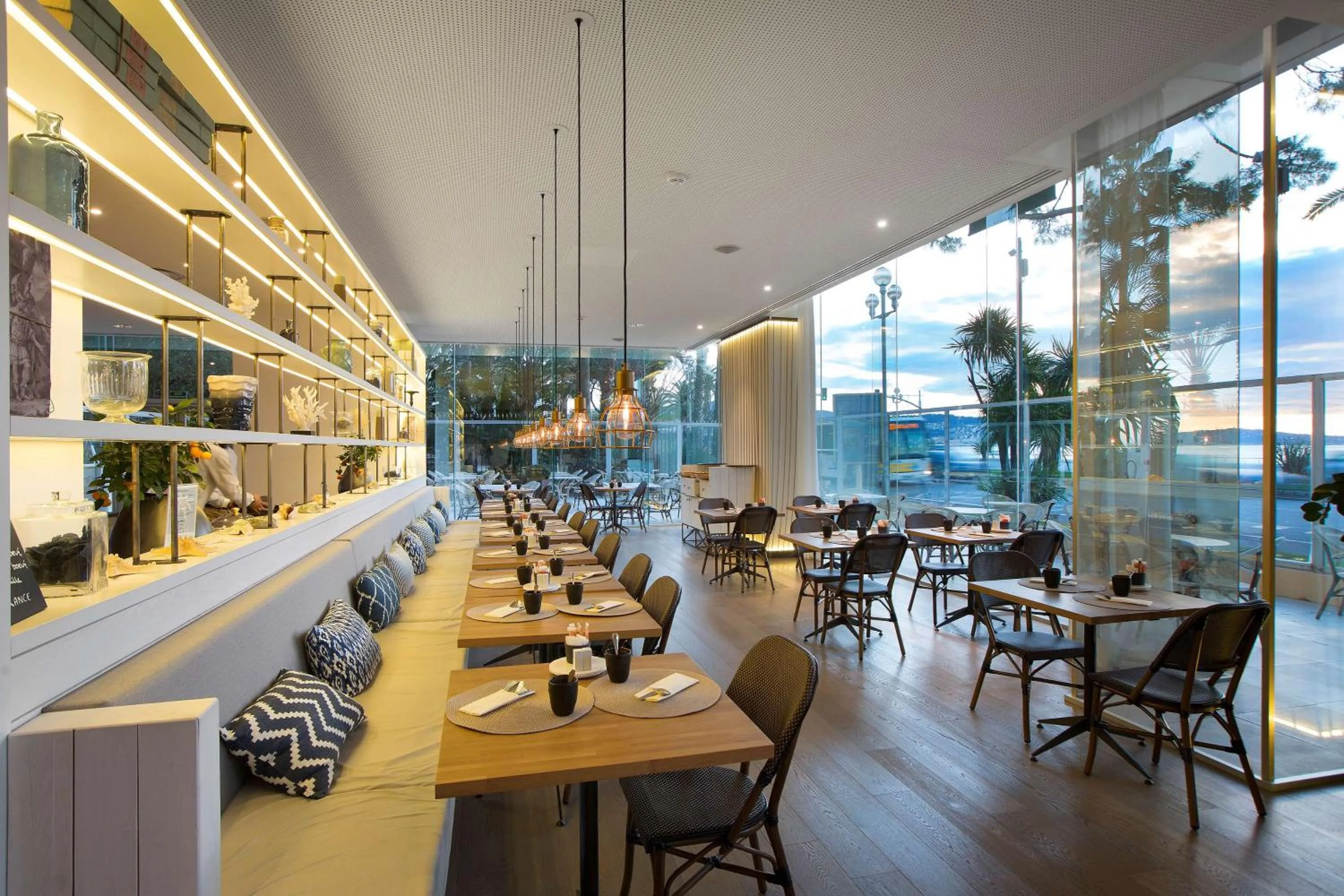 Restaurant/places to eat in Radisson Blu Hotel Nice