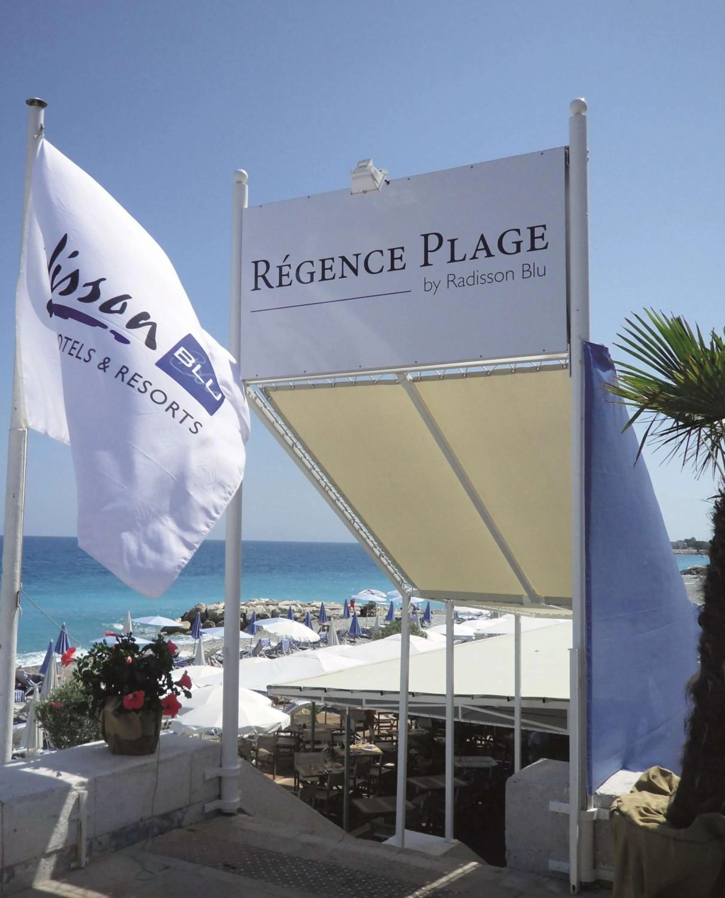 Lounge or bar in Radisson Blu Hotel Nice