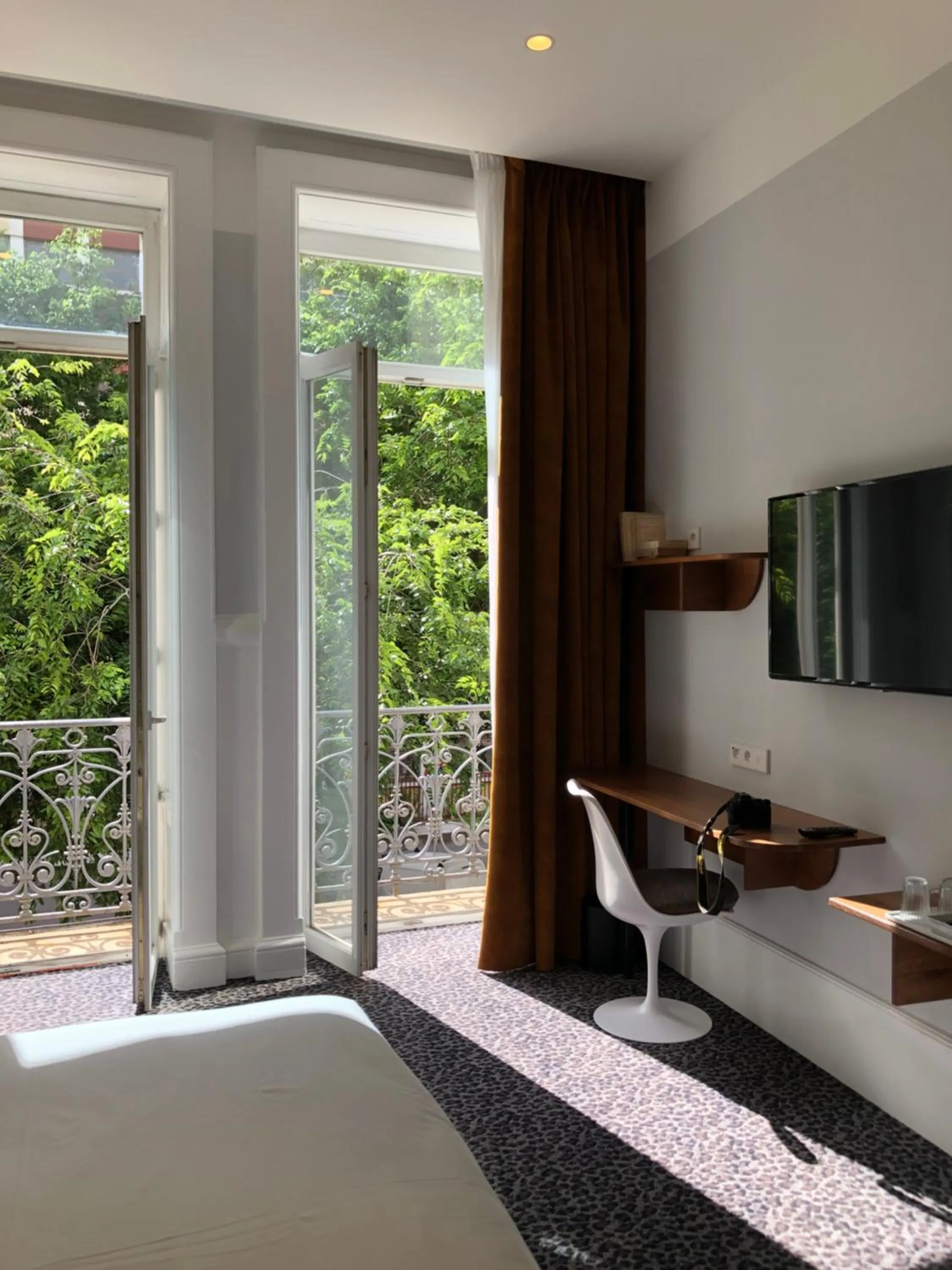 Photo of the whole room in Hotel De Verdun 1882, BW Signature Collection