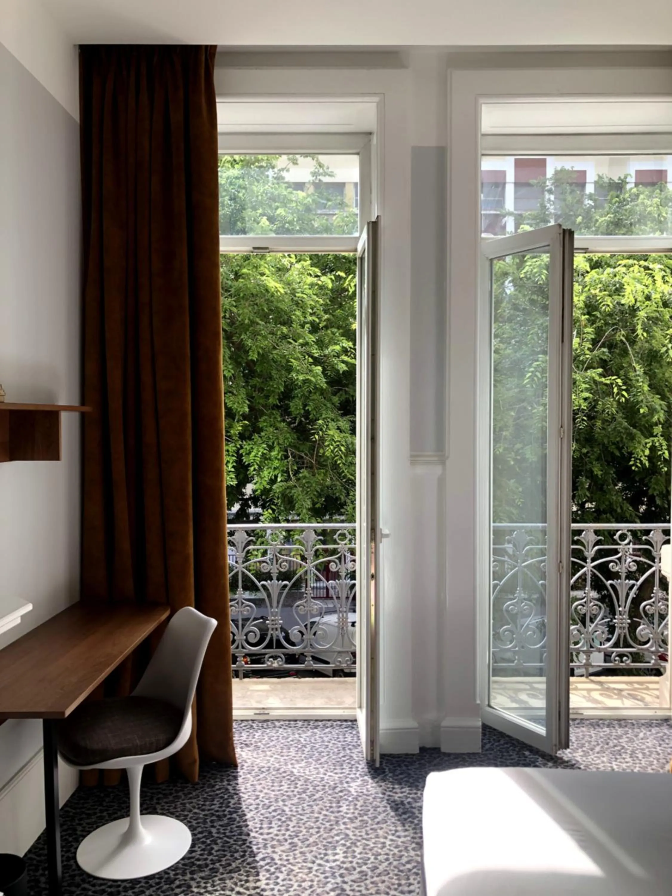 Bedroom in Hotel De Verdun 1882, BW Signature Collection