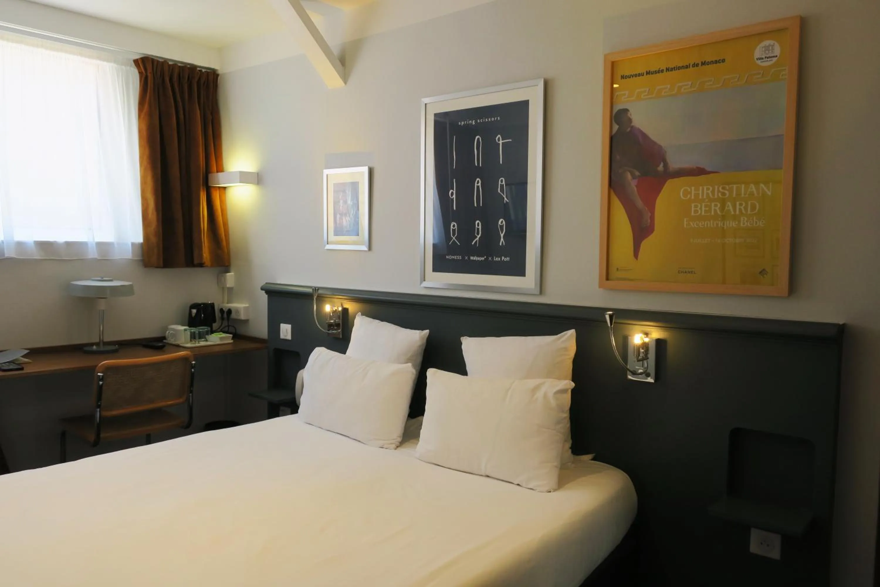 Bedroom, Bed in Hotel De Verdun 1882, BW Signature Collection