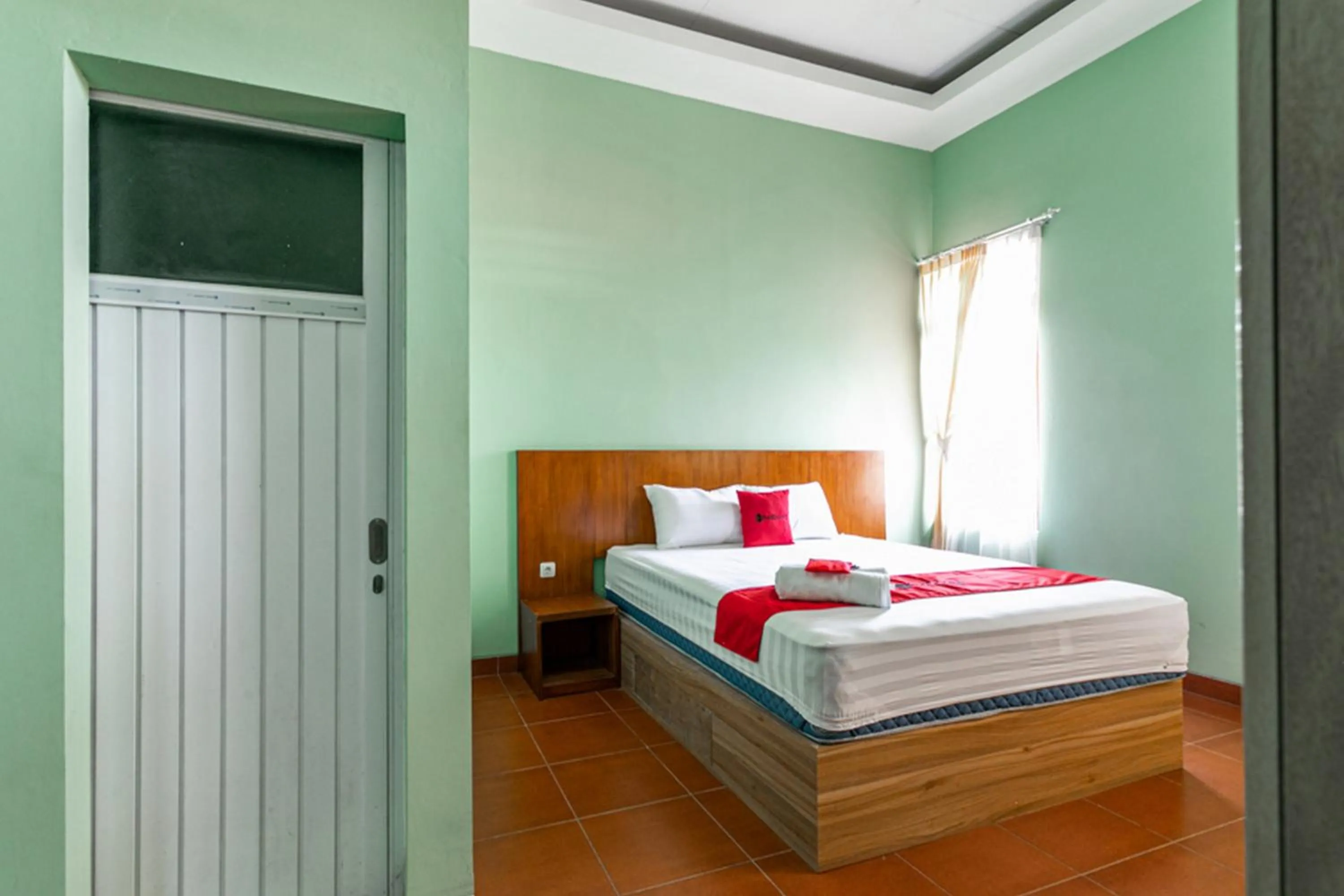 Bed in RedDoorz near Puro Mangkunegaran