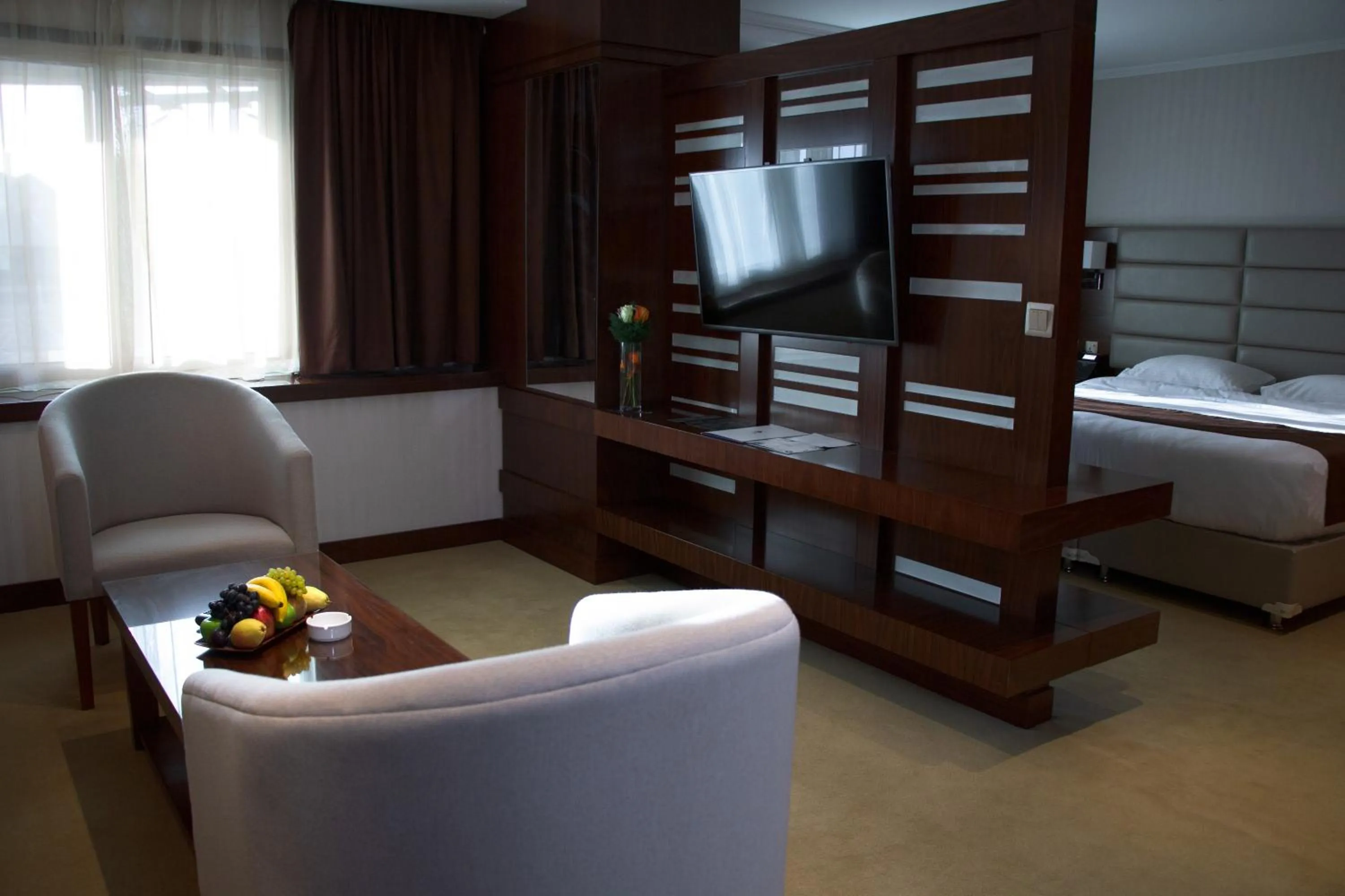 Communal lounge/ TV room, Bed in Erbil International Hotel