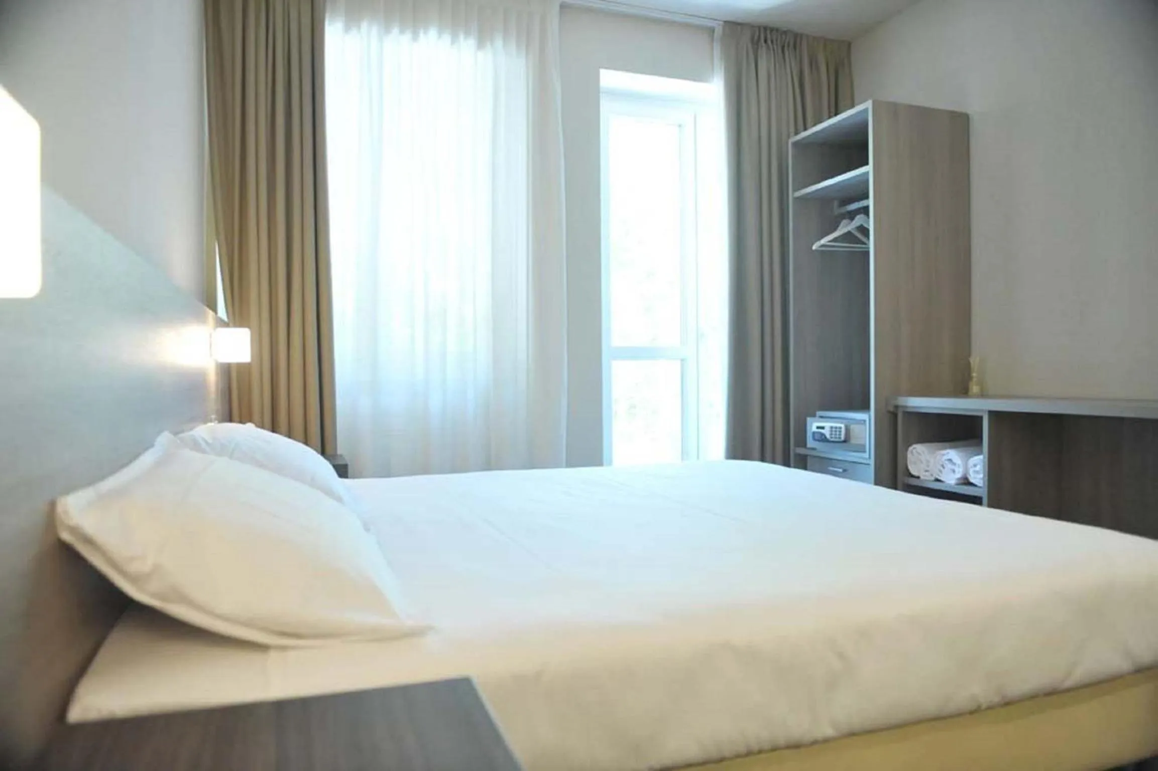 Photo of the whole room, Bed in HLL Hotel Lungolago Lecco-Como Lake