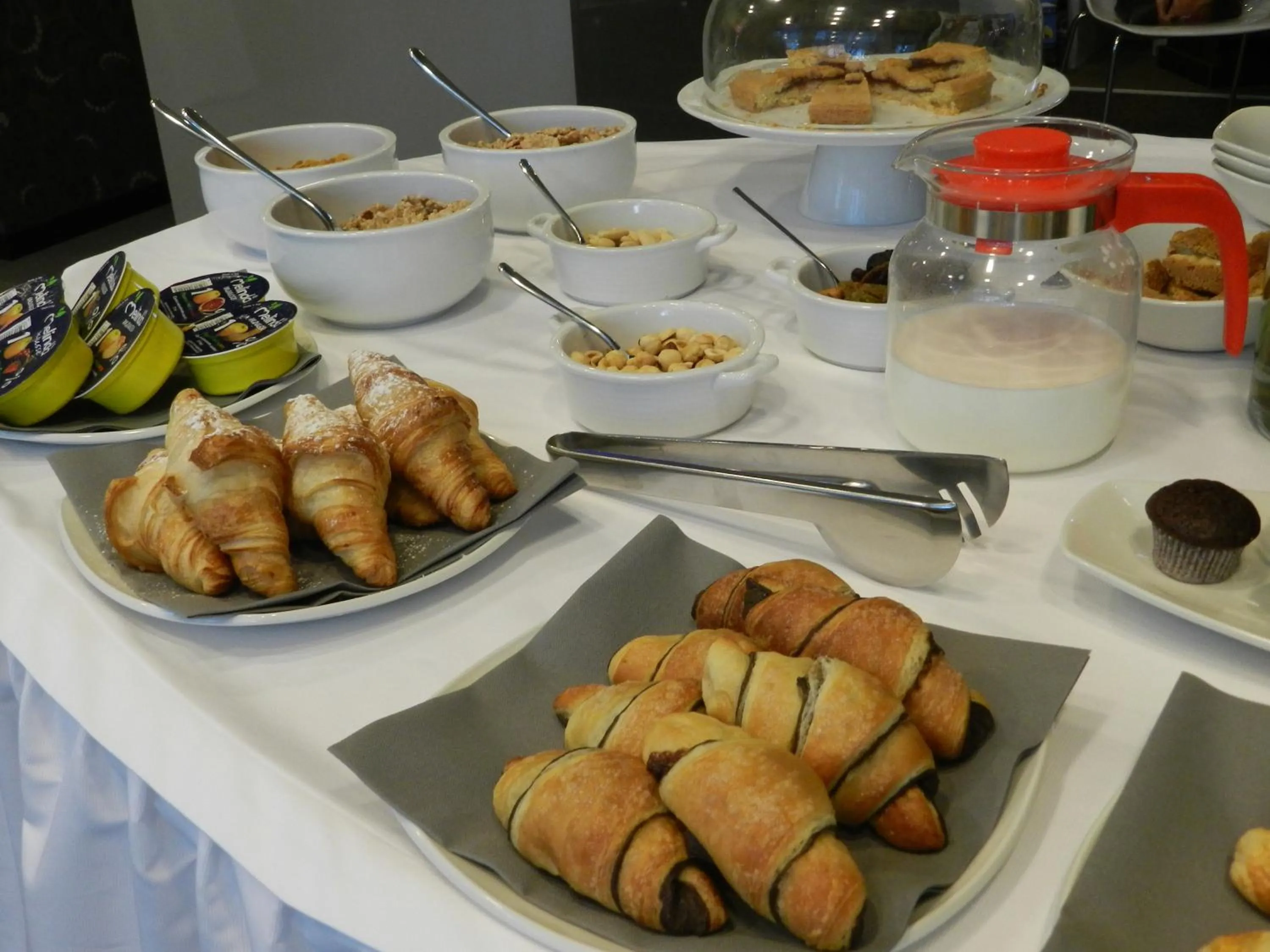 Food and drinks in HLL Hotel Lungolago Lecco-Como Lake