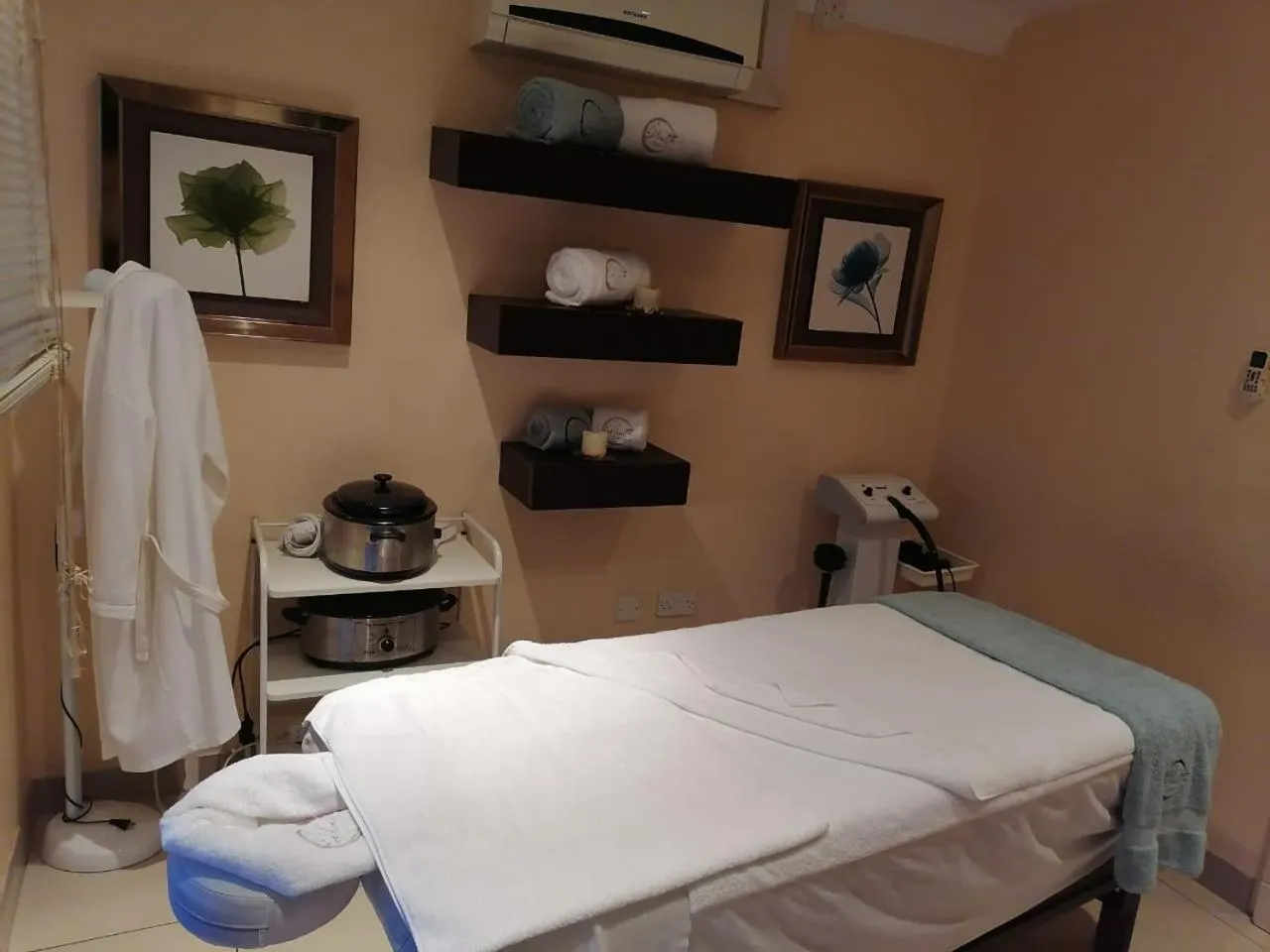 Photo of the whole room, Bed in Majestic Five Hotel