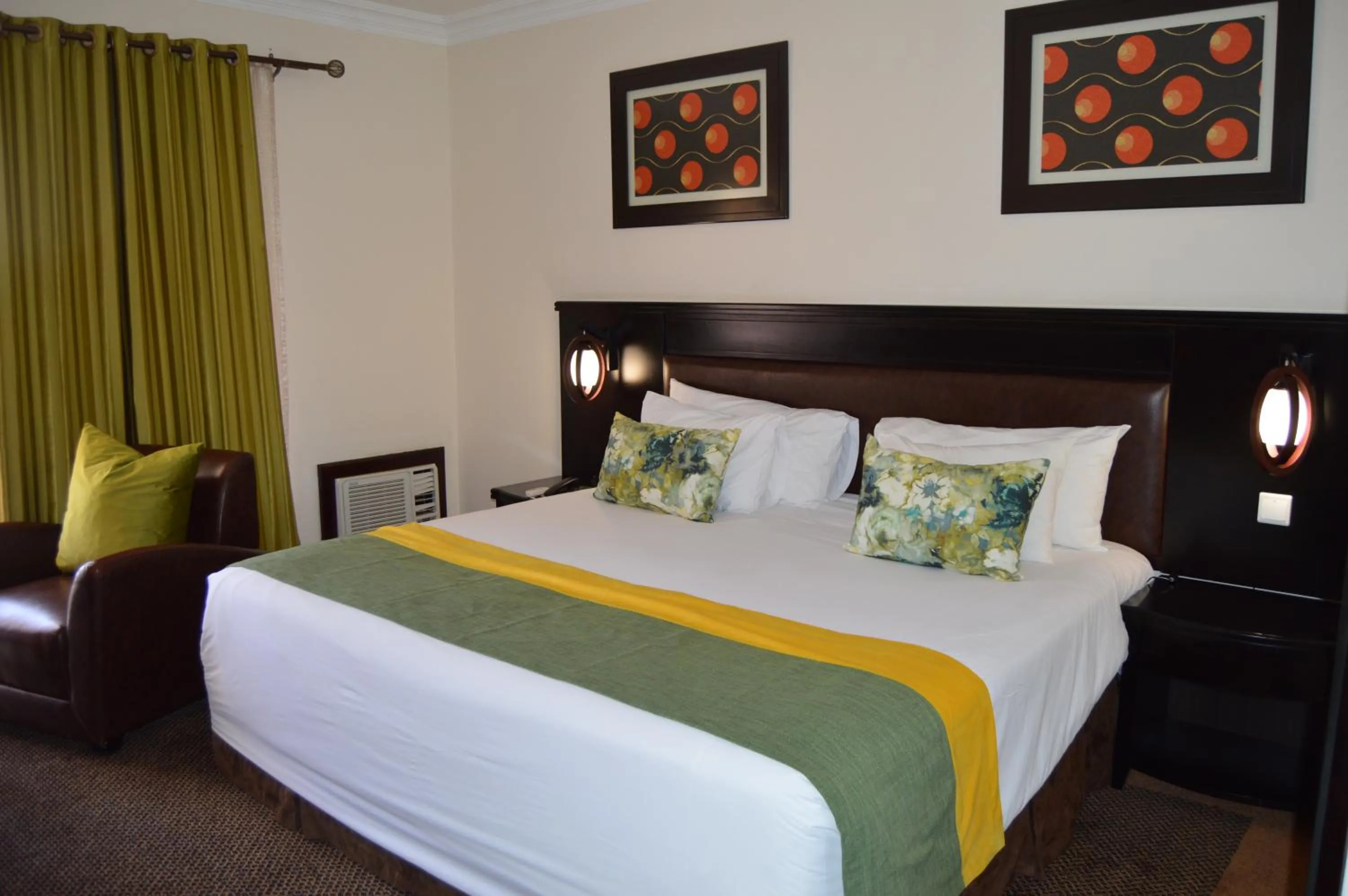 Bed in Majestic Five Hotel