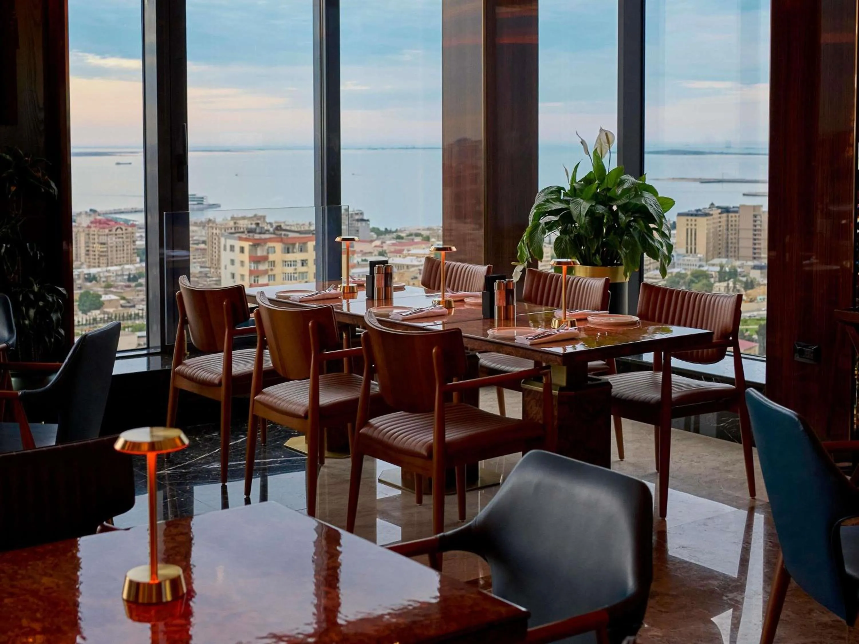 Restaurant/places to eat in Mercure Baku City