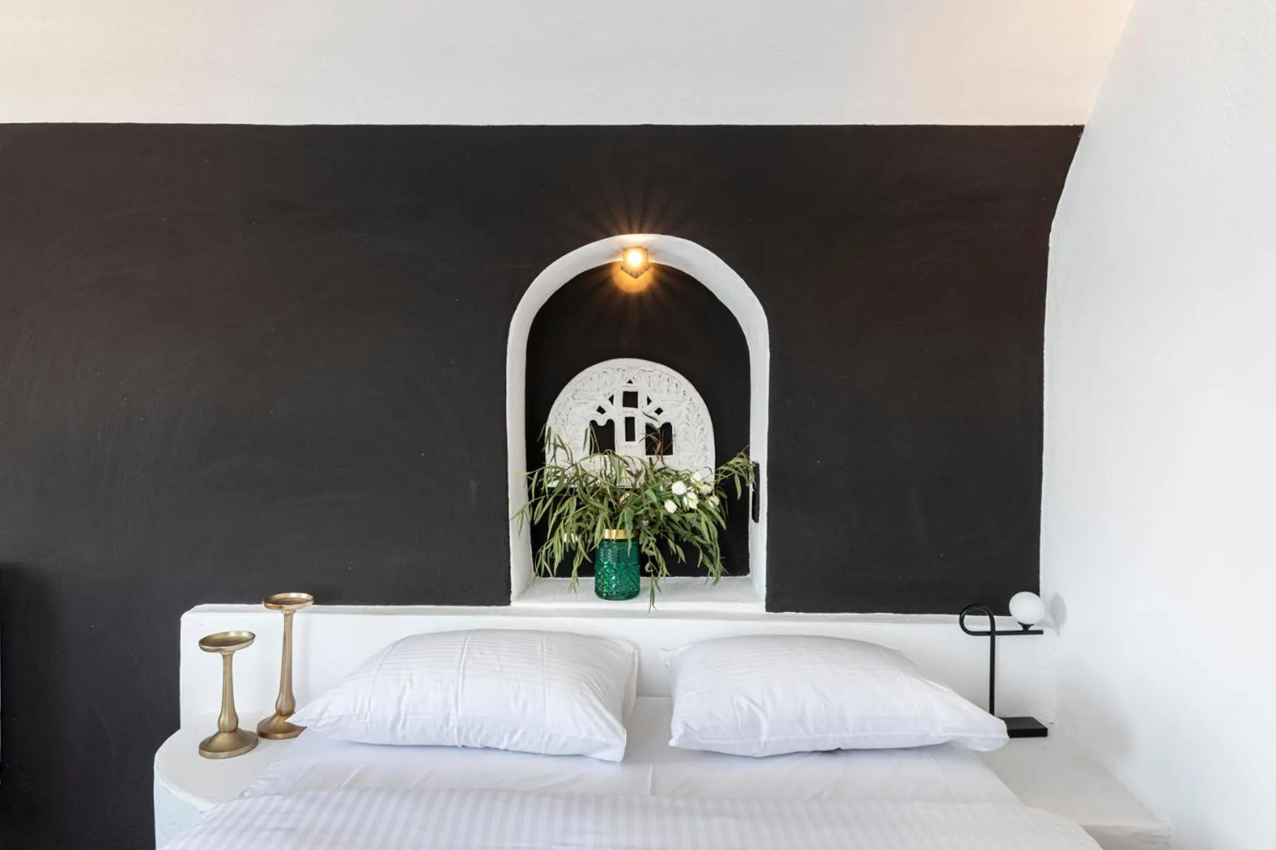 Decorative detail, Bed in Pearl of Caldera Oia - Boutique Hotel by Pearl Hotel Collection