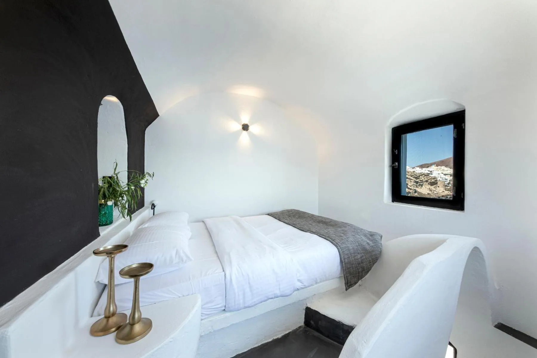 Bed in Pearl of Caldera Oia - Boutique Hotel by Pearl Hotel Collection