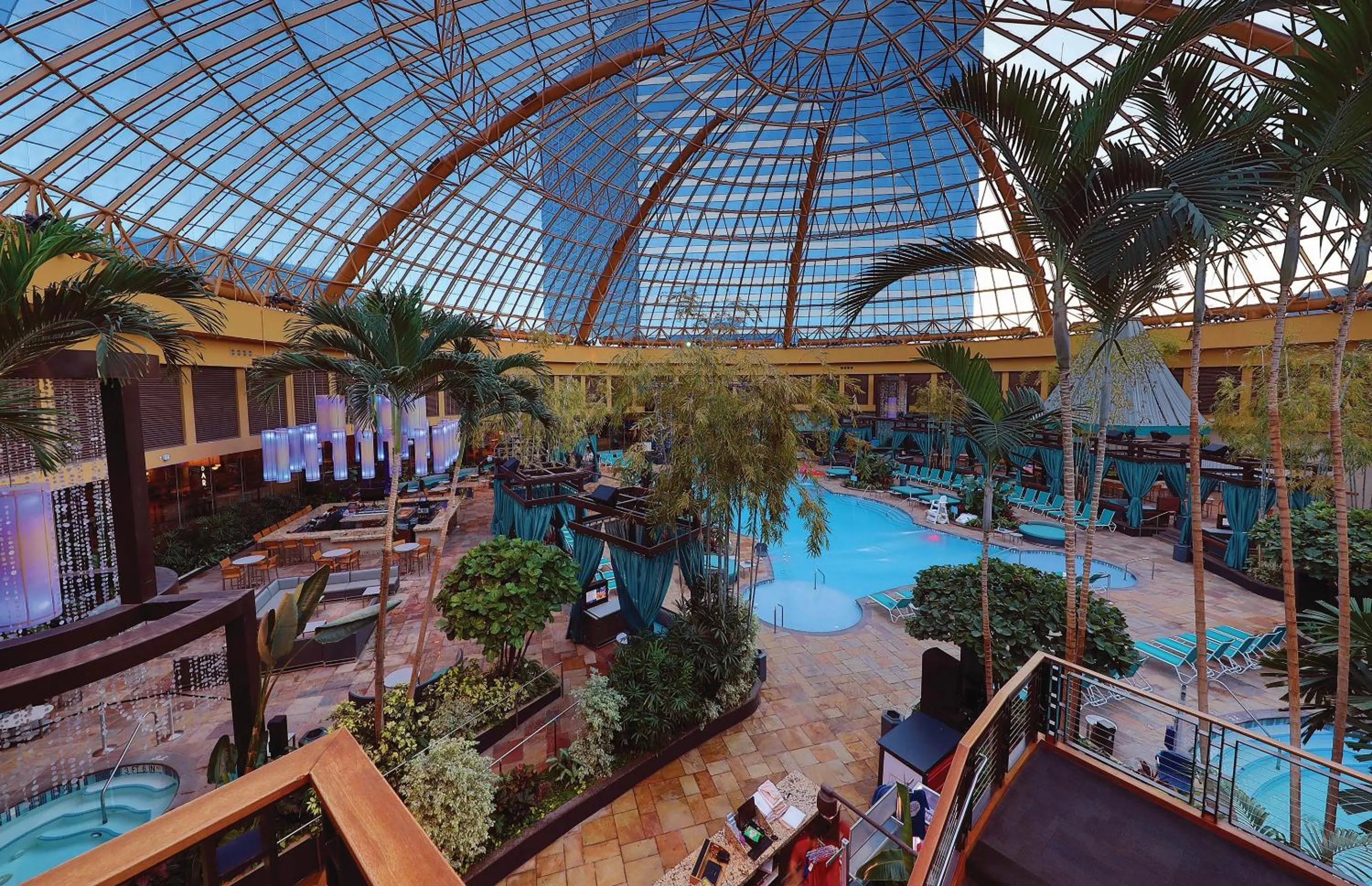 Swimming pool in Harrah's Resort Atlantic City, A Caesars Destination
