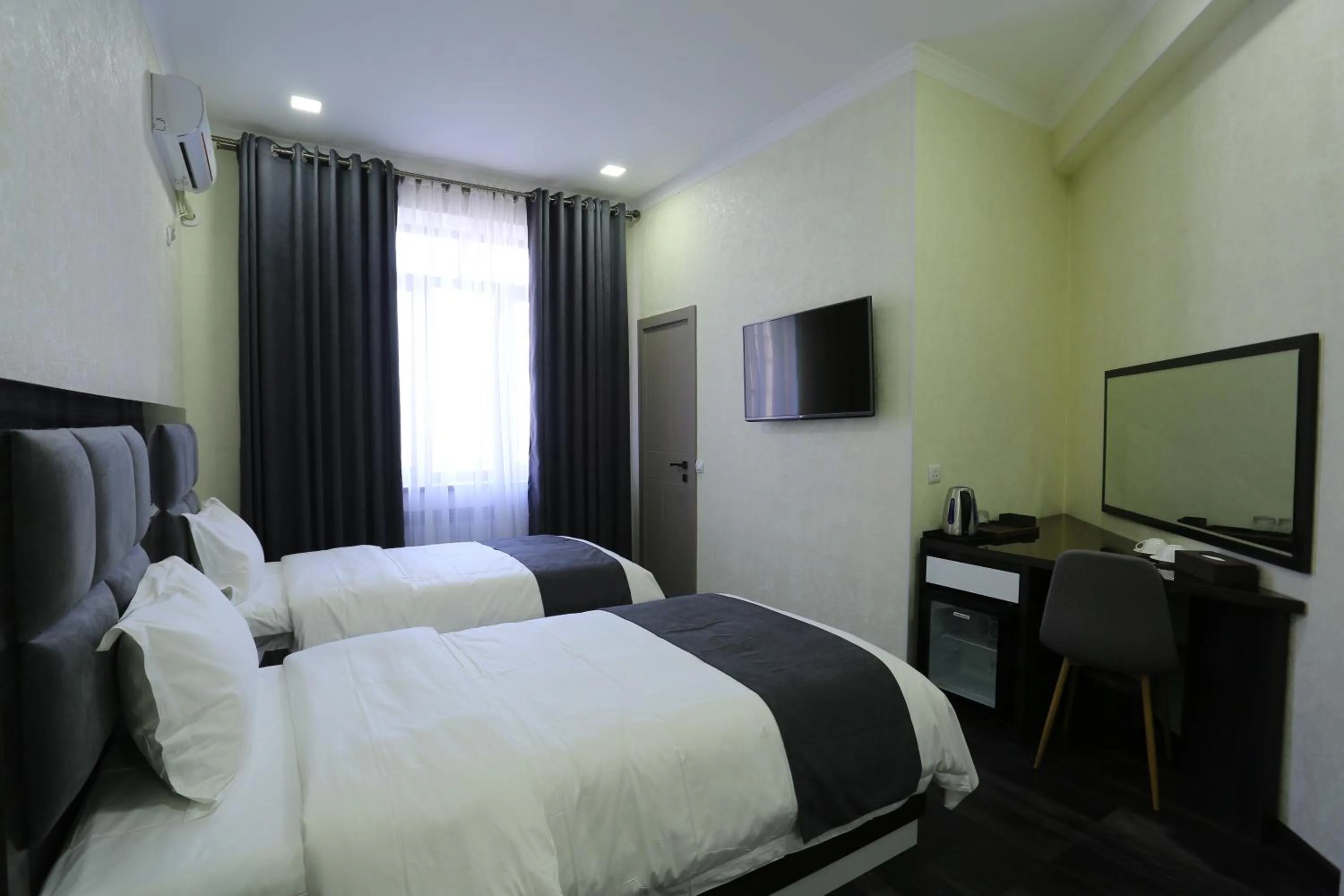 Photo of the whole room, Bed in Hotel 777