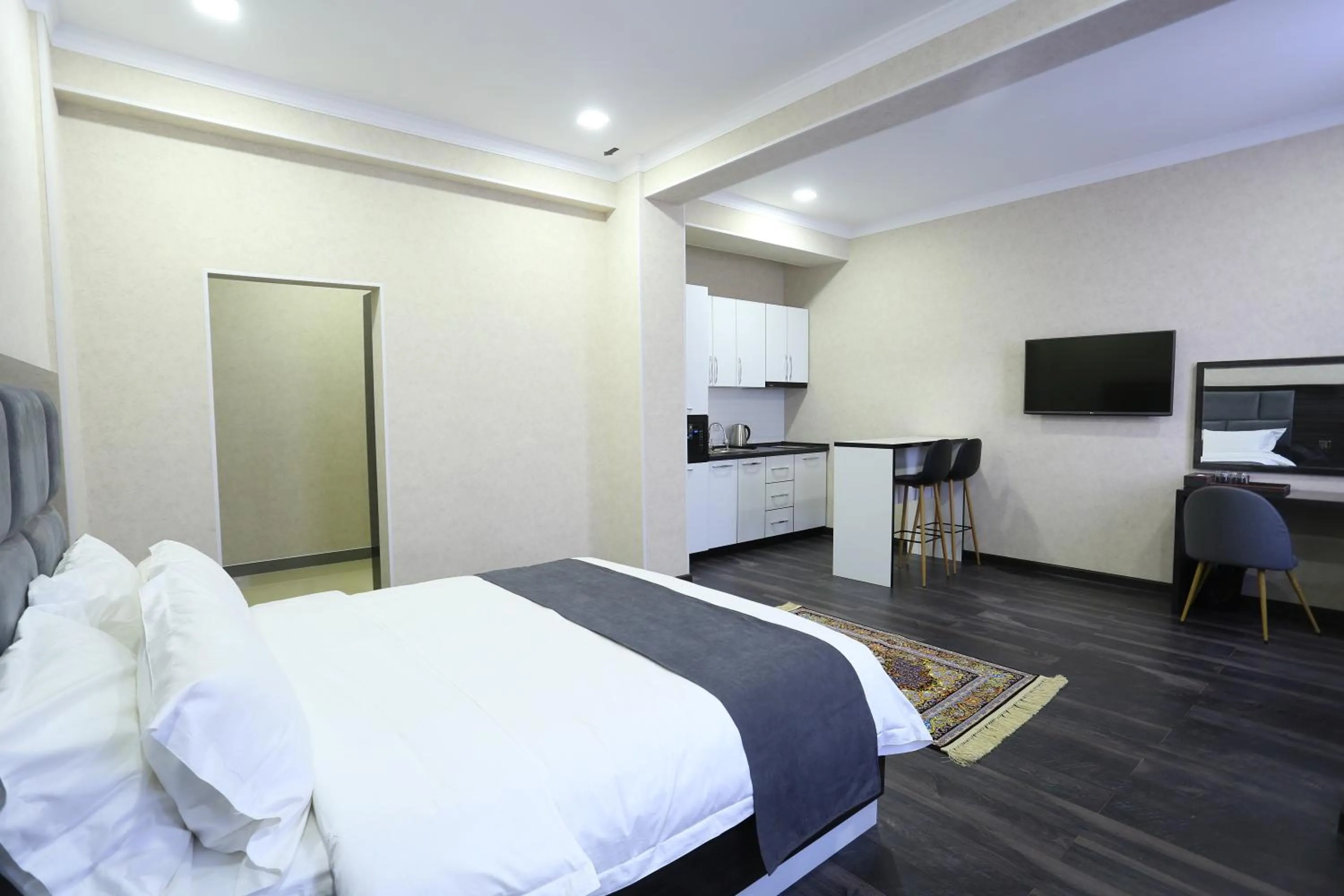 Photo of the whole room, Bed in Hotel 777