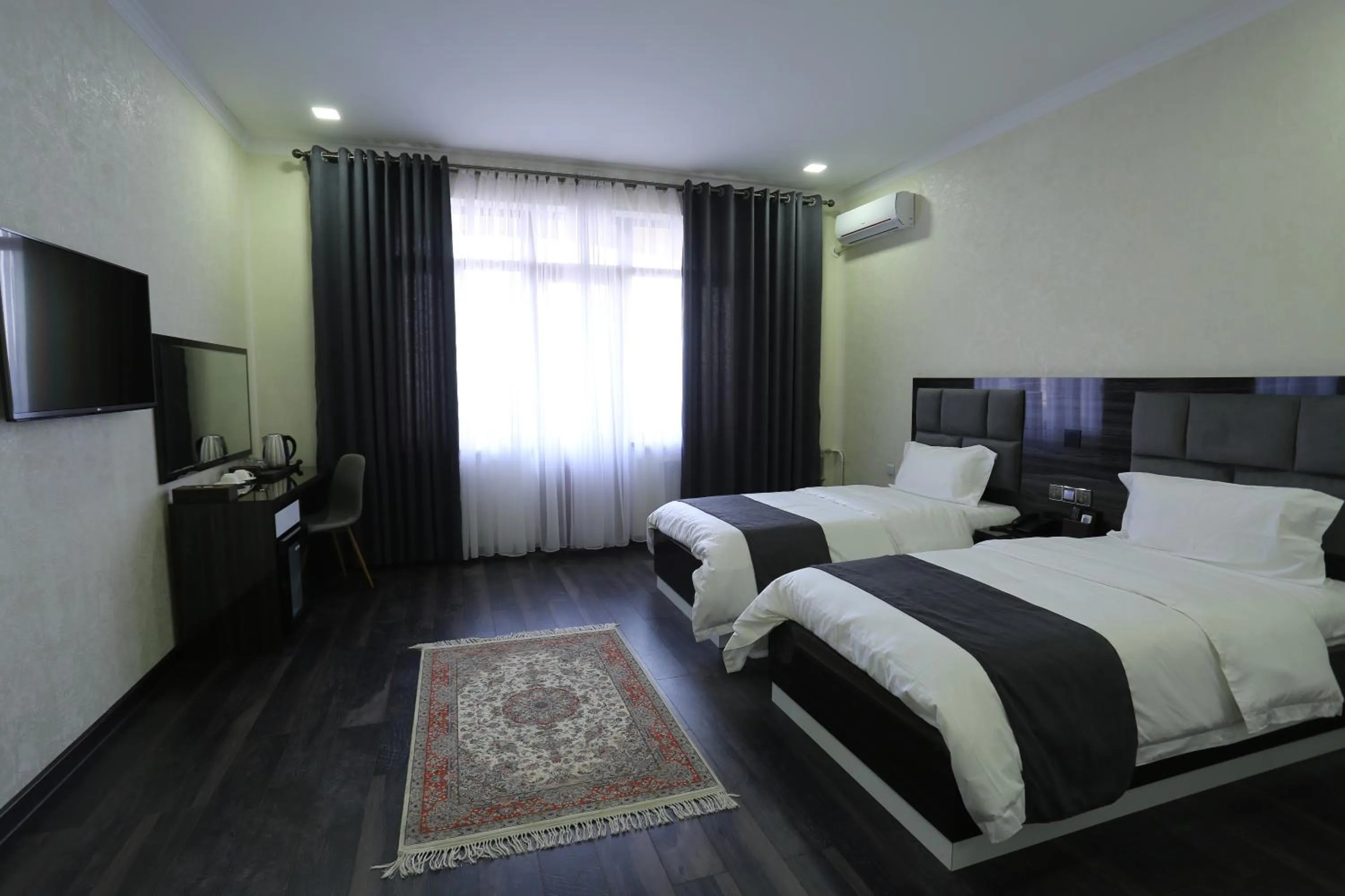 Photo of the whole room, Bed in Hotel 777