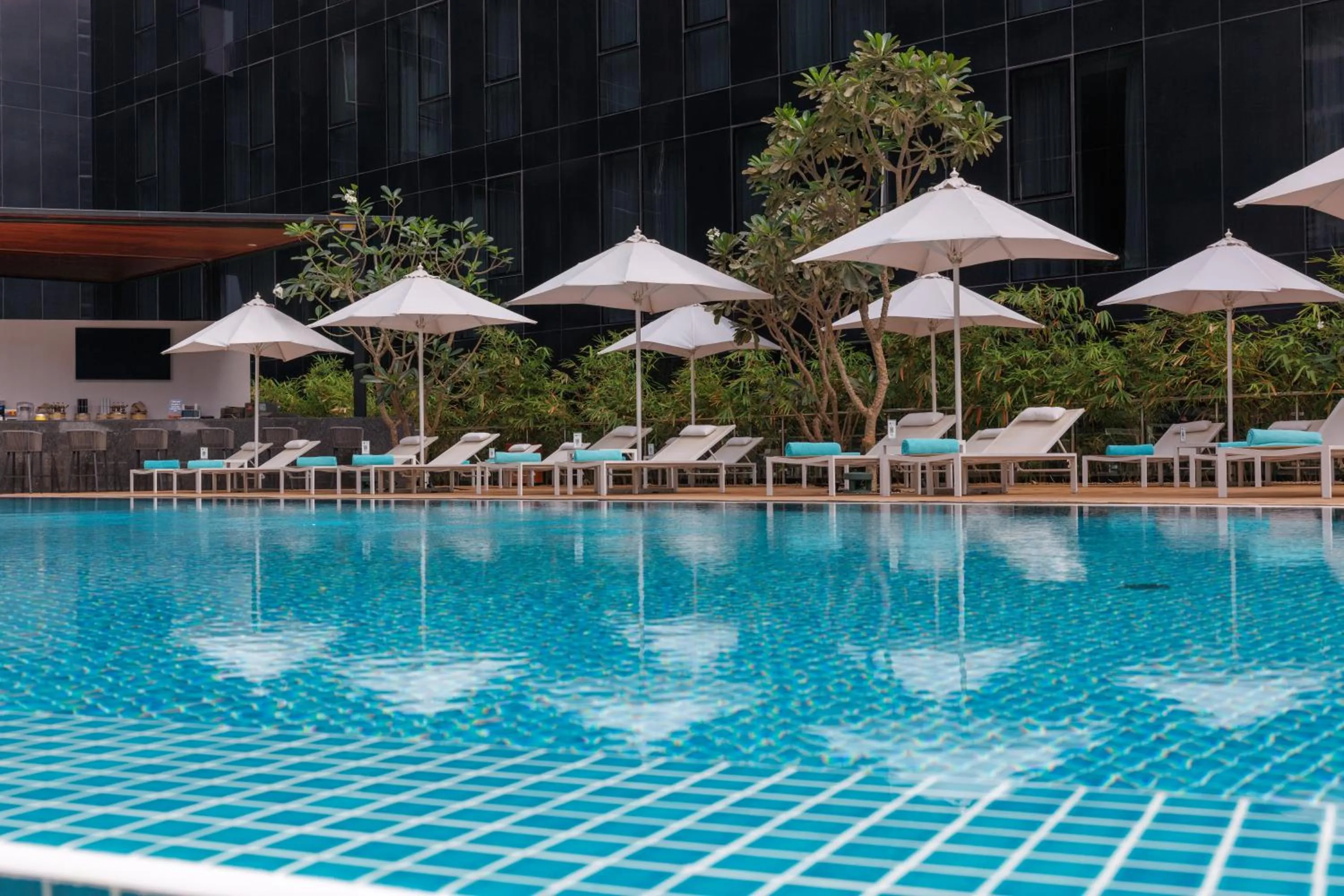 Swimming pool in Grand Mercure Dubai City