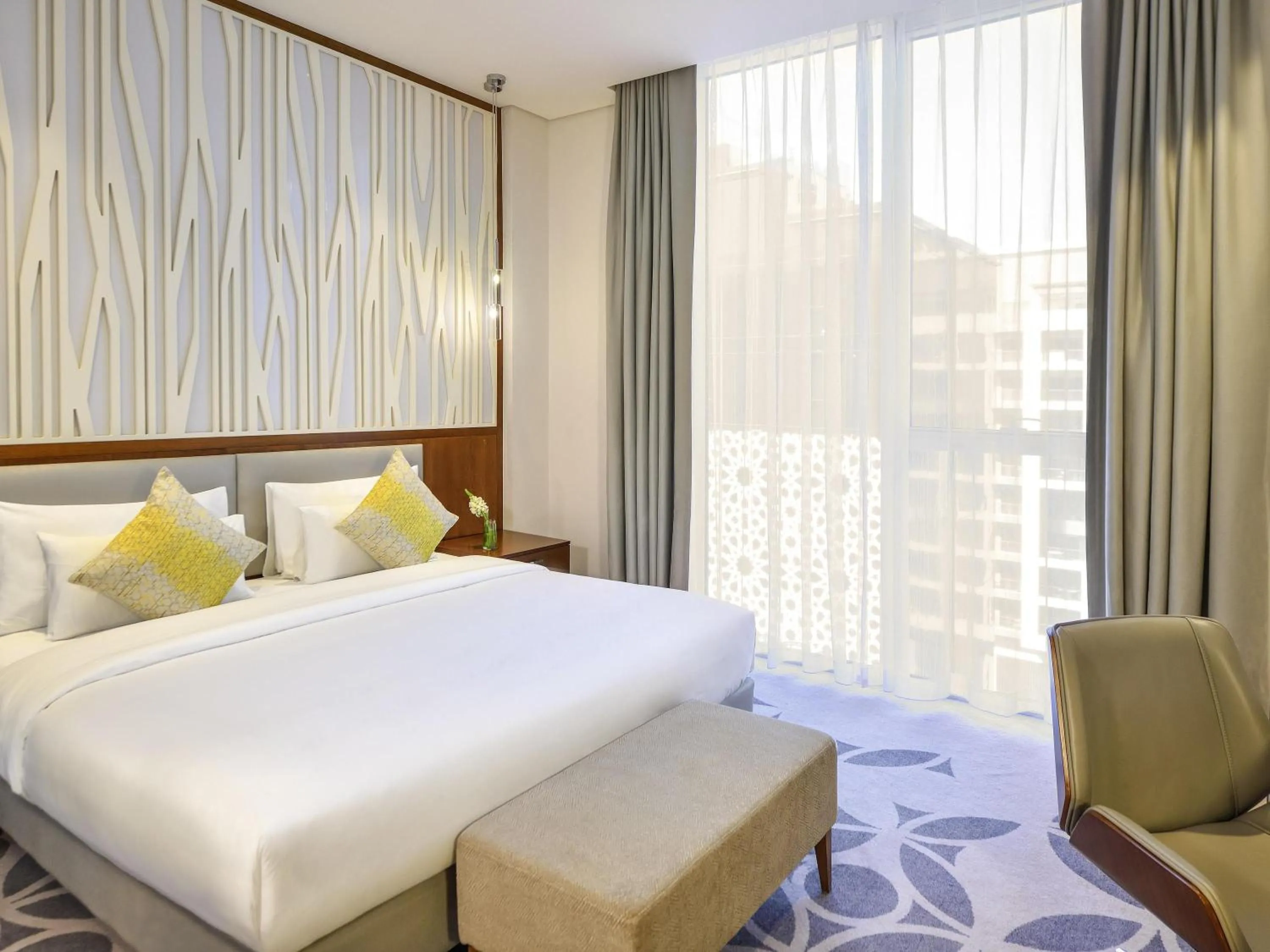 Bedroom, Bed in Grand Mercure Dubai City