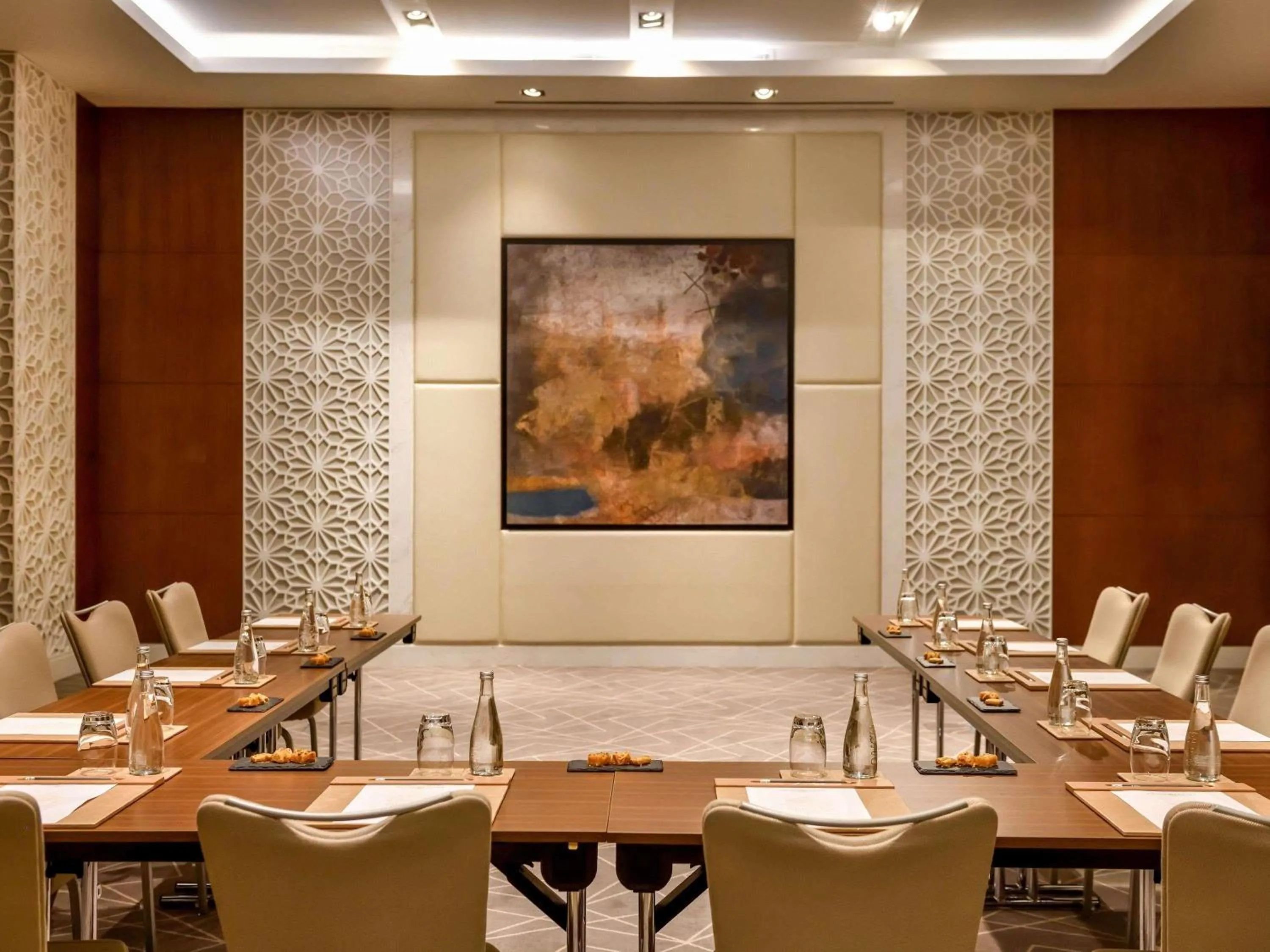 Business facilities in Grand Mercure Dubai City