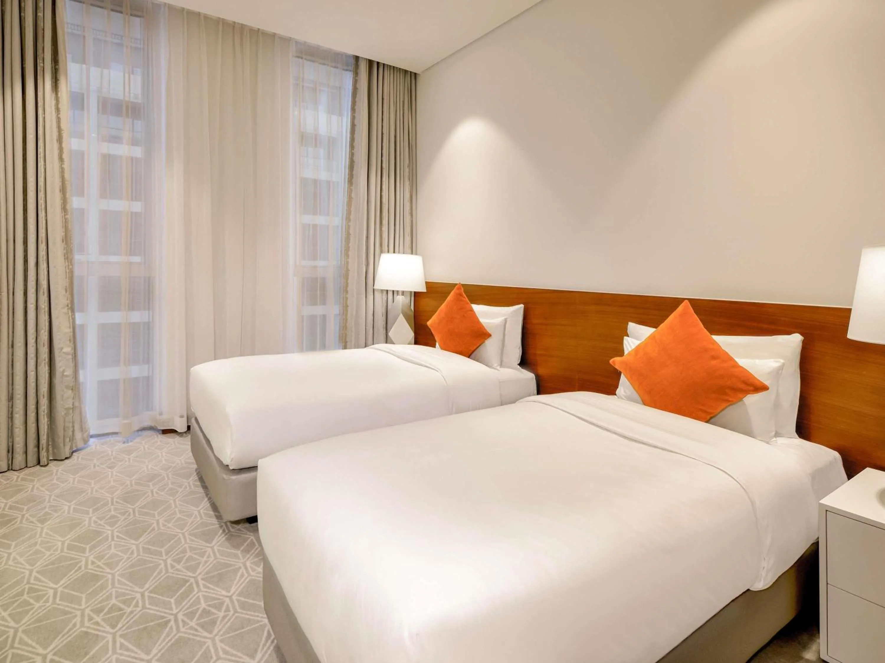 Bedroom, Bed in Grand Mercure Dubai City