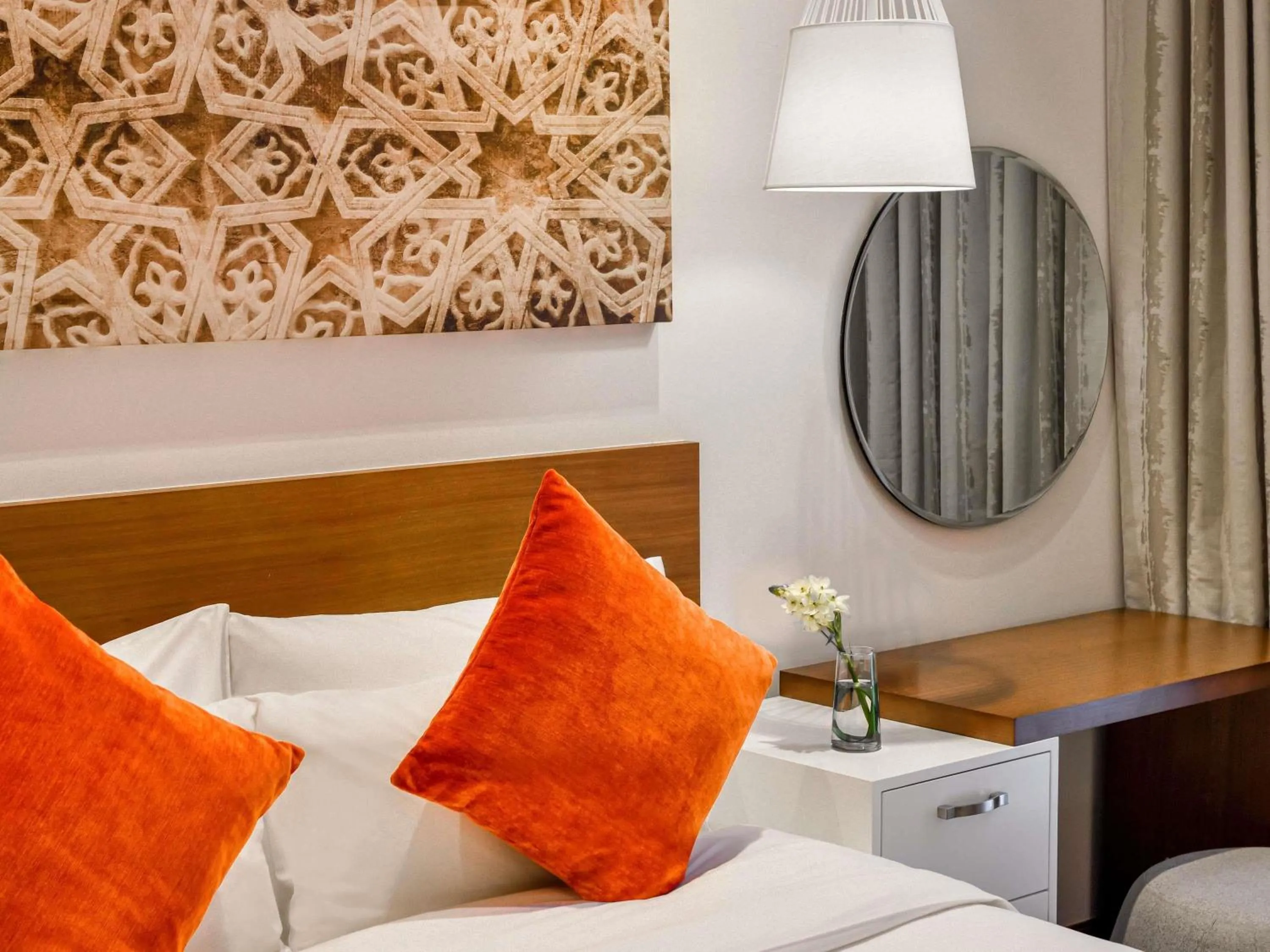 Bedroom, Bed in Grand Mercure Dubai City