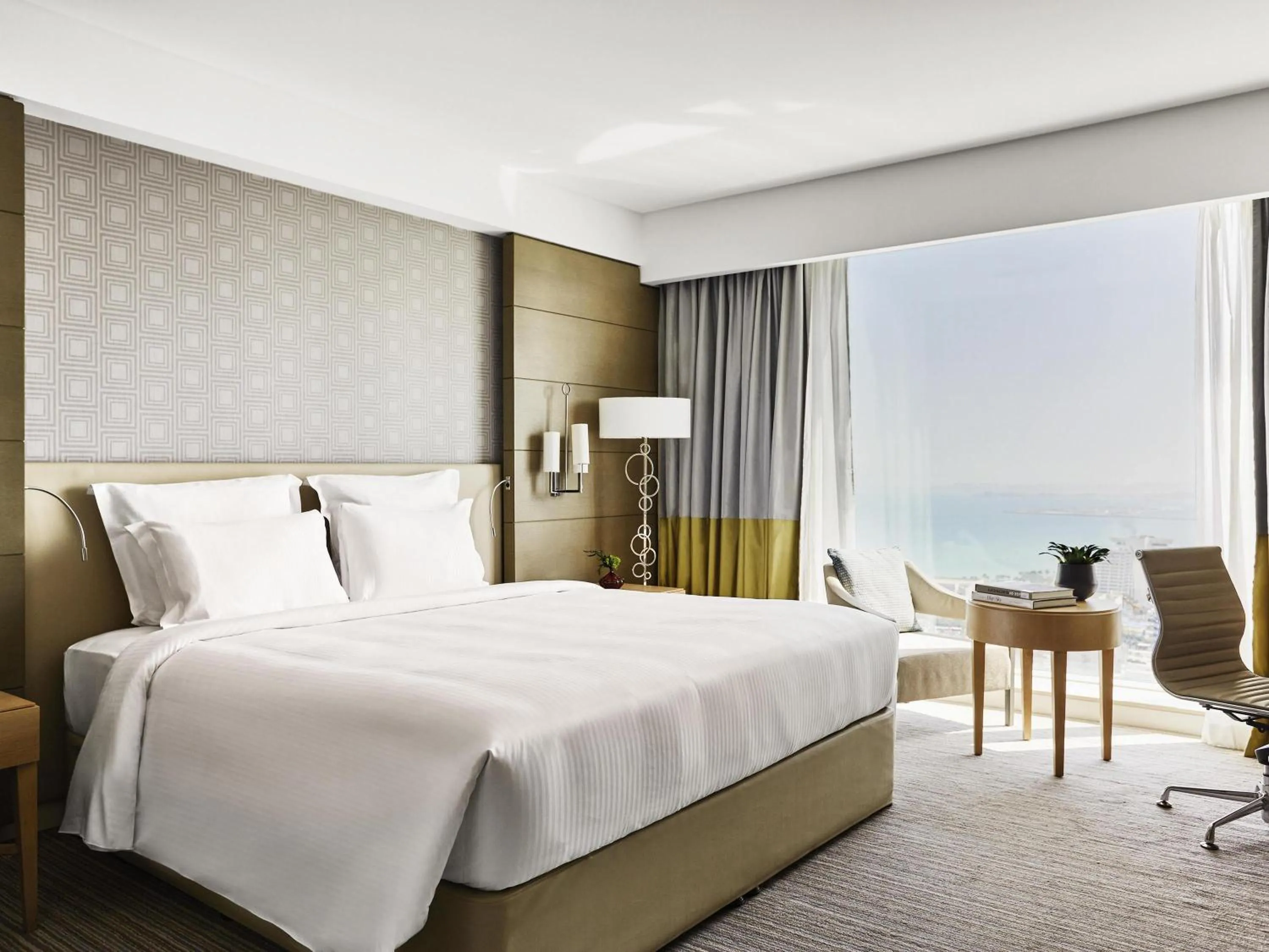Bedroom, Bed in Pullman Doha West Bay