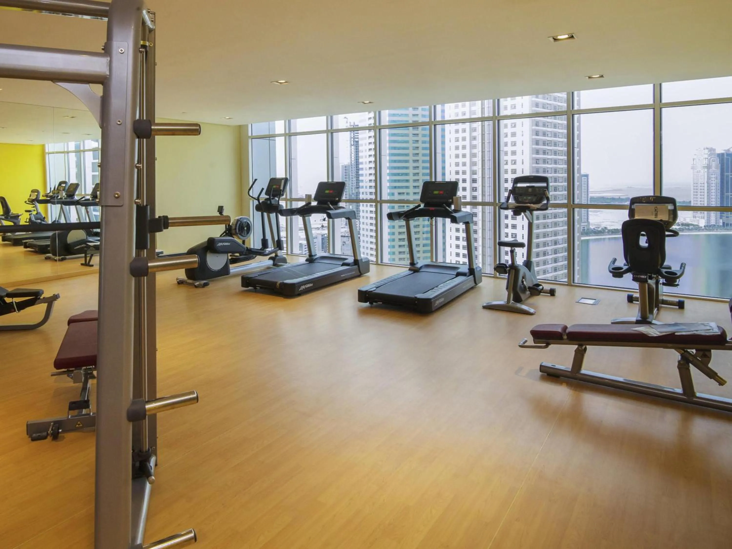 Fitness centre/facilities in Pullman Sharjah
