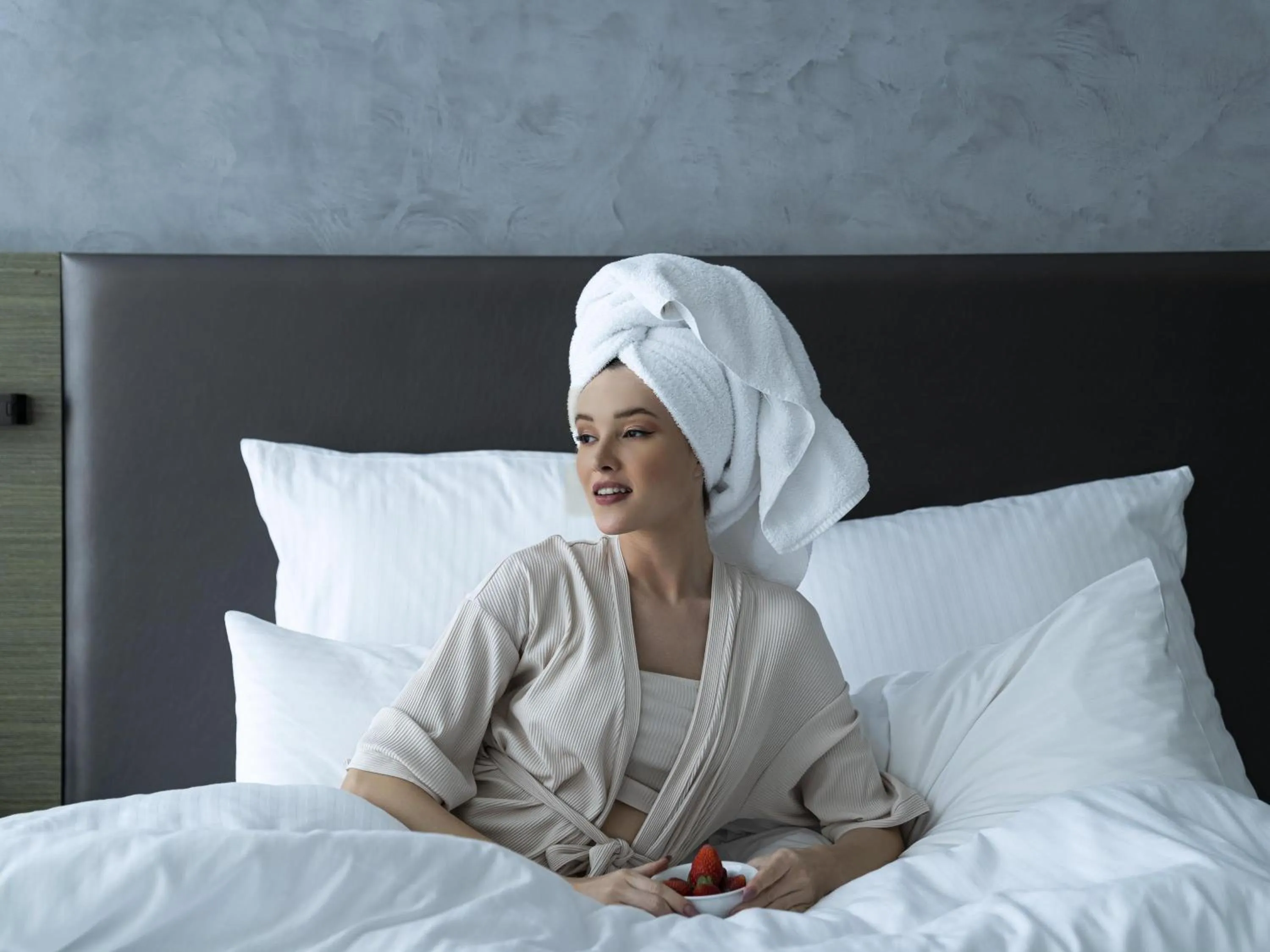 Bedroom, Bed in Pullman Sharjah