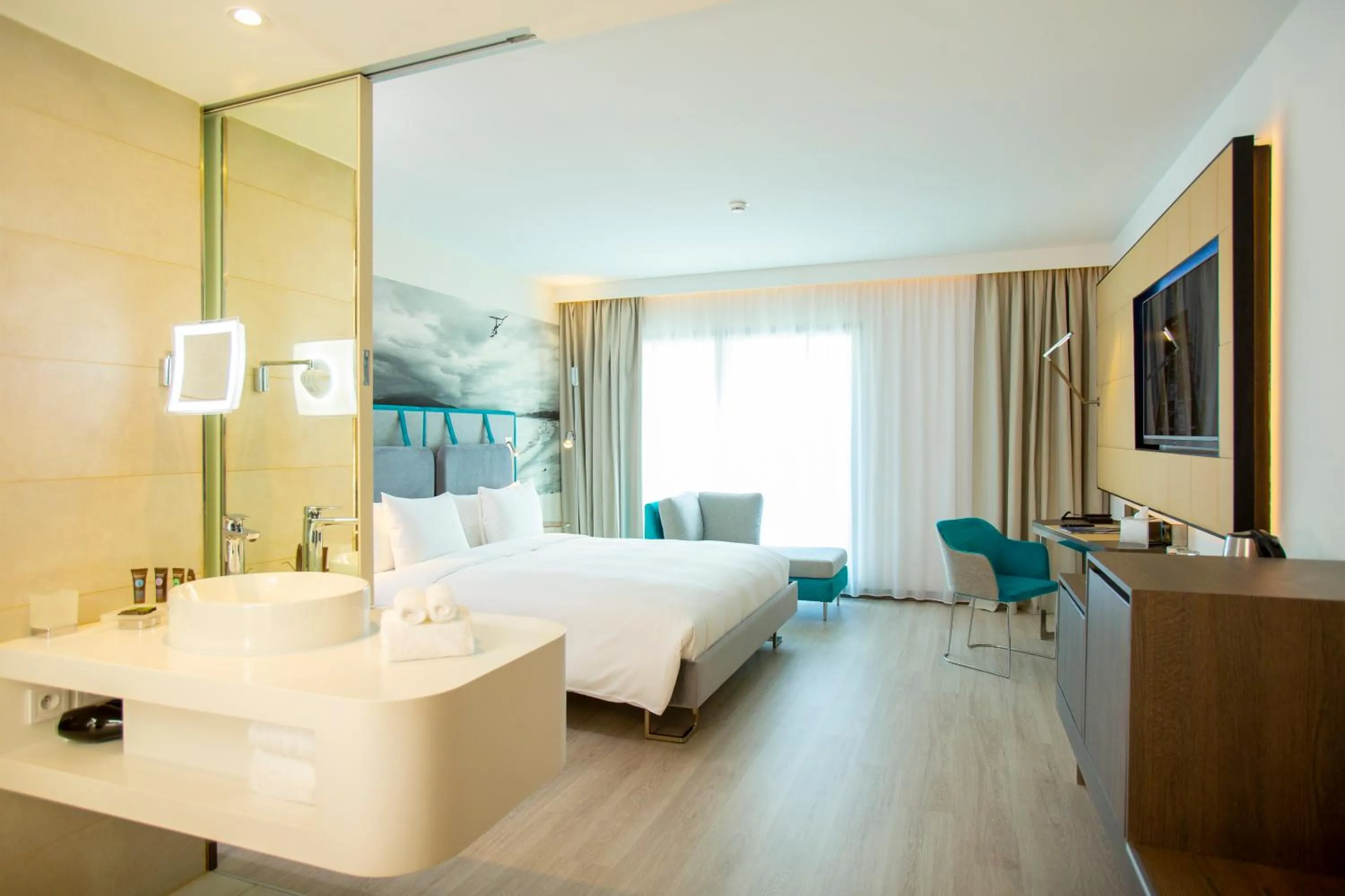 Bathroom, Bed in Novotel Convention And Spa